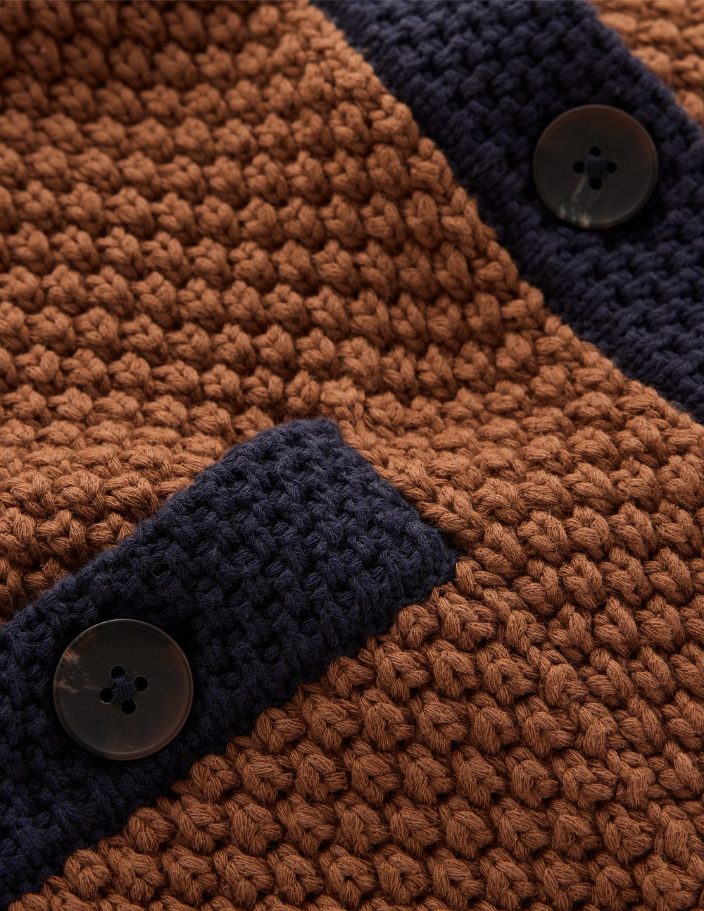 Libby Strickjacke-DE_D9_Colour translations_Test054