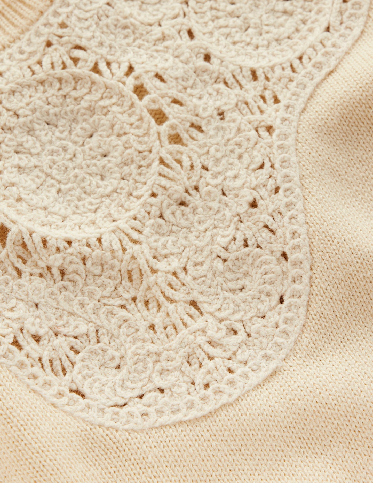 Strickoberteil mit bestickter Passe-Black