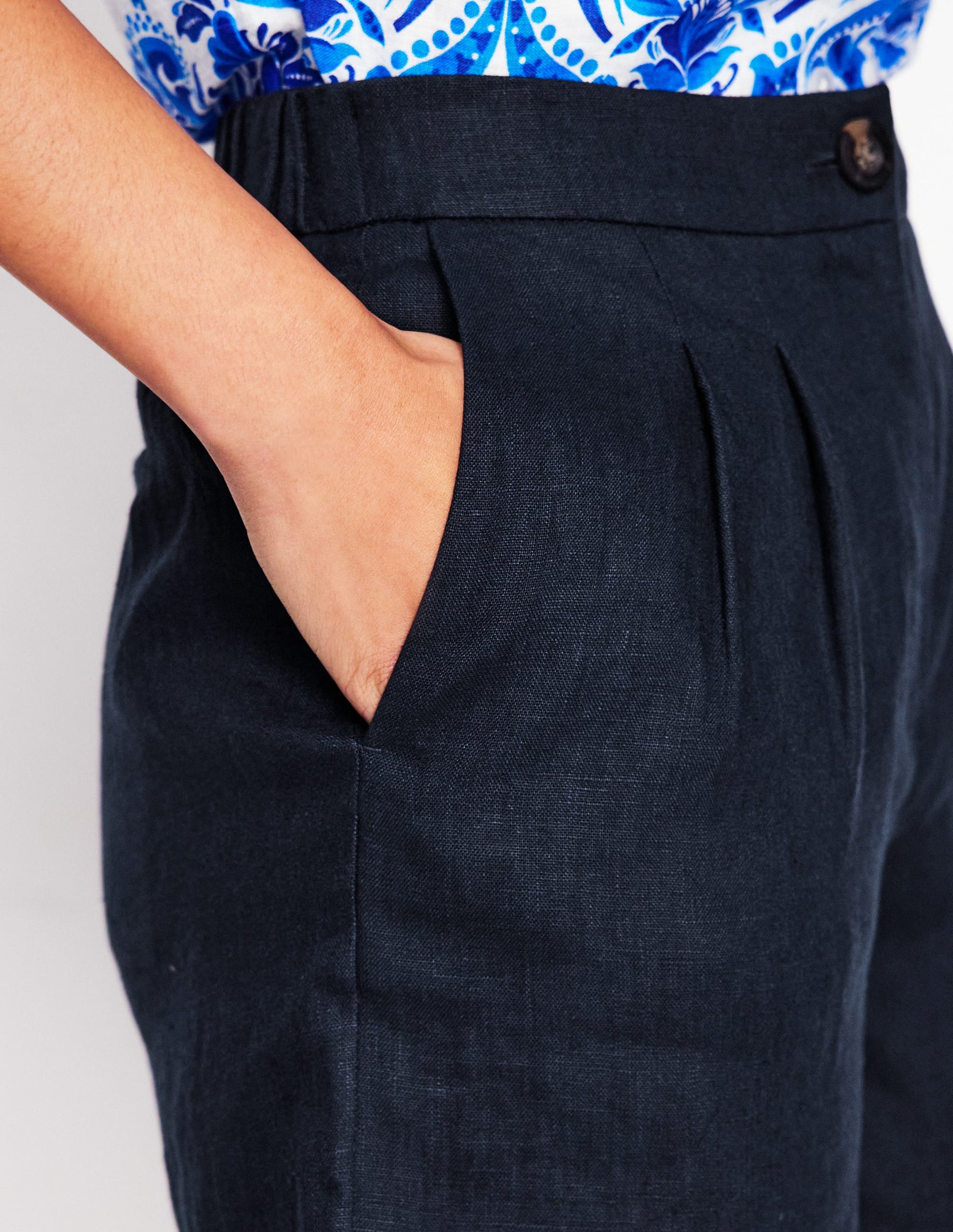 Dulwich Linen Shorts-Navy-2