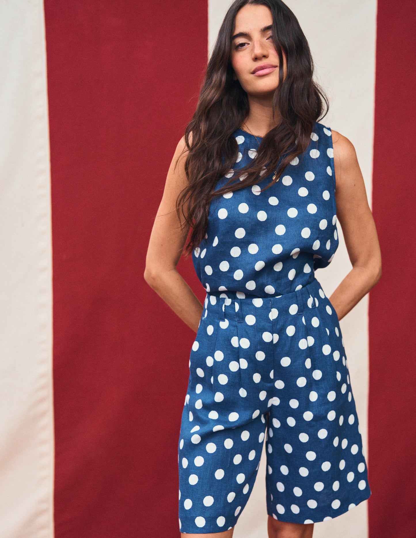 Short large plissé en lin-Pois peints bleu marine