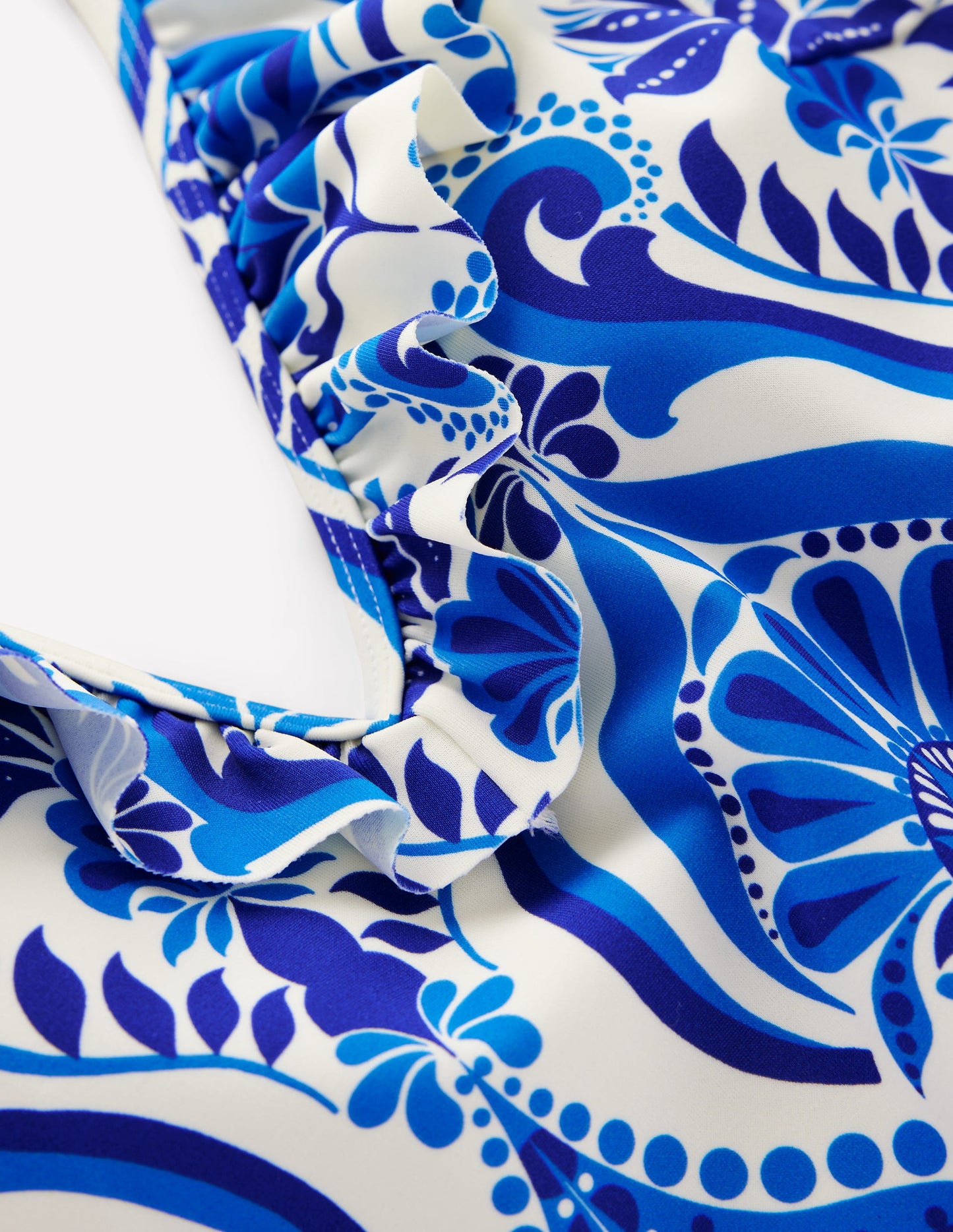 Evia Badeanzug mit Rüschen-Blau, Blumenmuster mit Ornamenten
