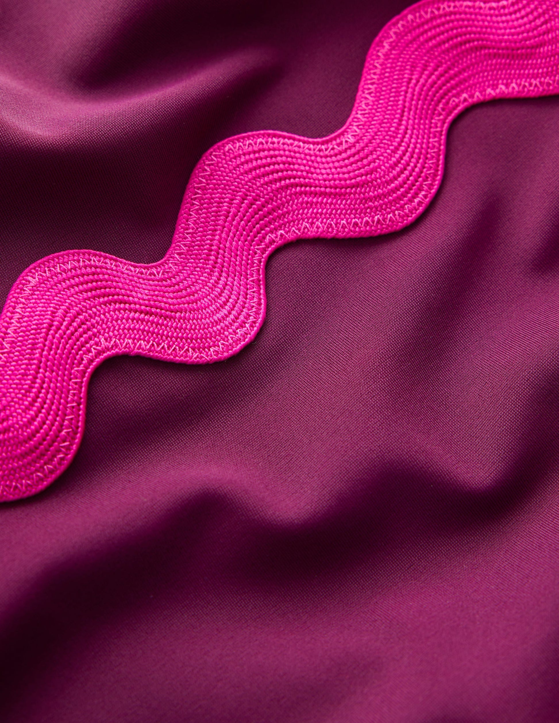 Badeanzug mit großer Zackenlitze-Schokobeere, Juwel-8