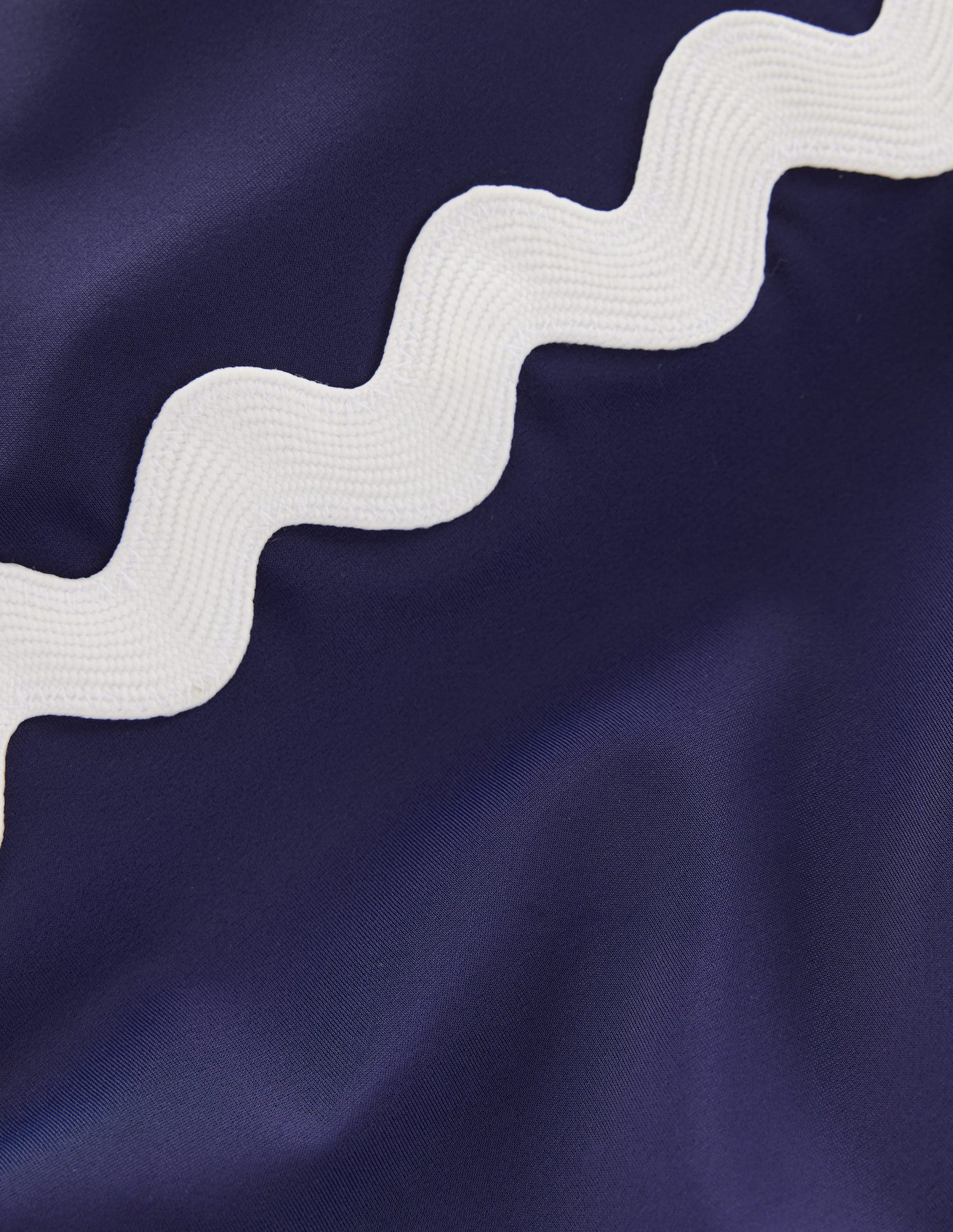 Badeanzug mit großer Zackenlitze-Black/Ivory Stripe-7