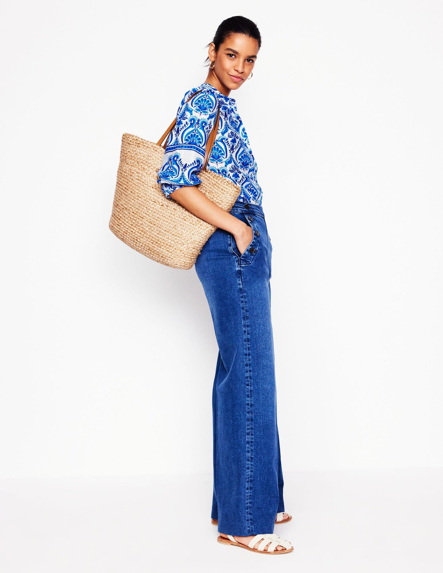 Alicia Oberteil aus Leinen-Blau, Blumenmuster mit Ornamenten