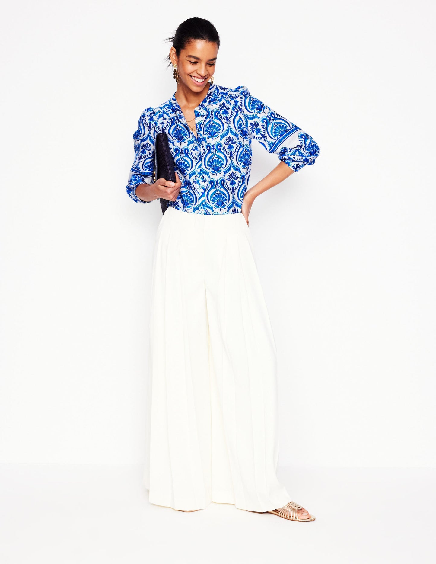 Alicia Oberteil aus Leinen-Blau, Blumenmuster mit Ornamenten