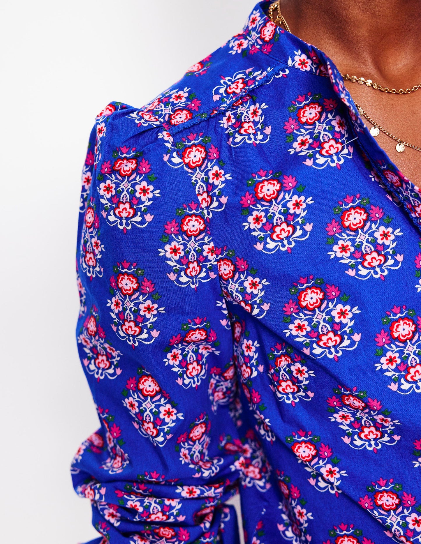 Arabella Bluse aus Baumwolle-Leuchtendes Blau, Wildblumenstempel