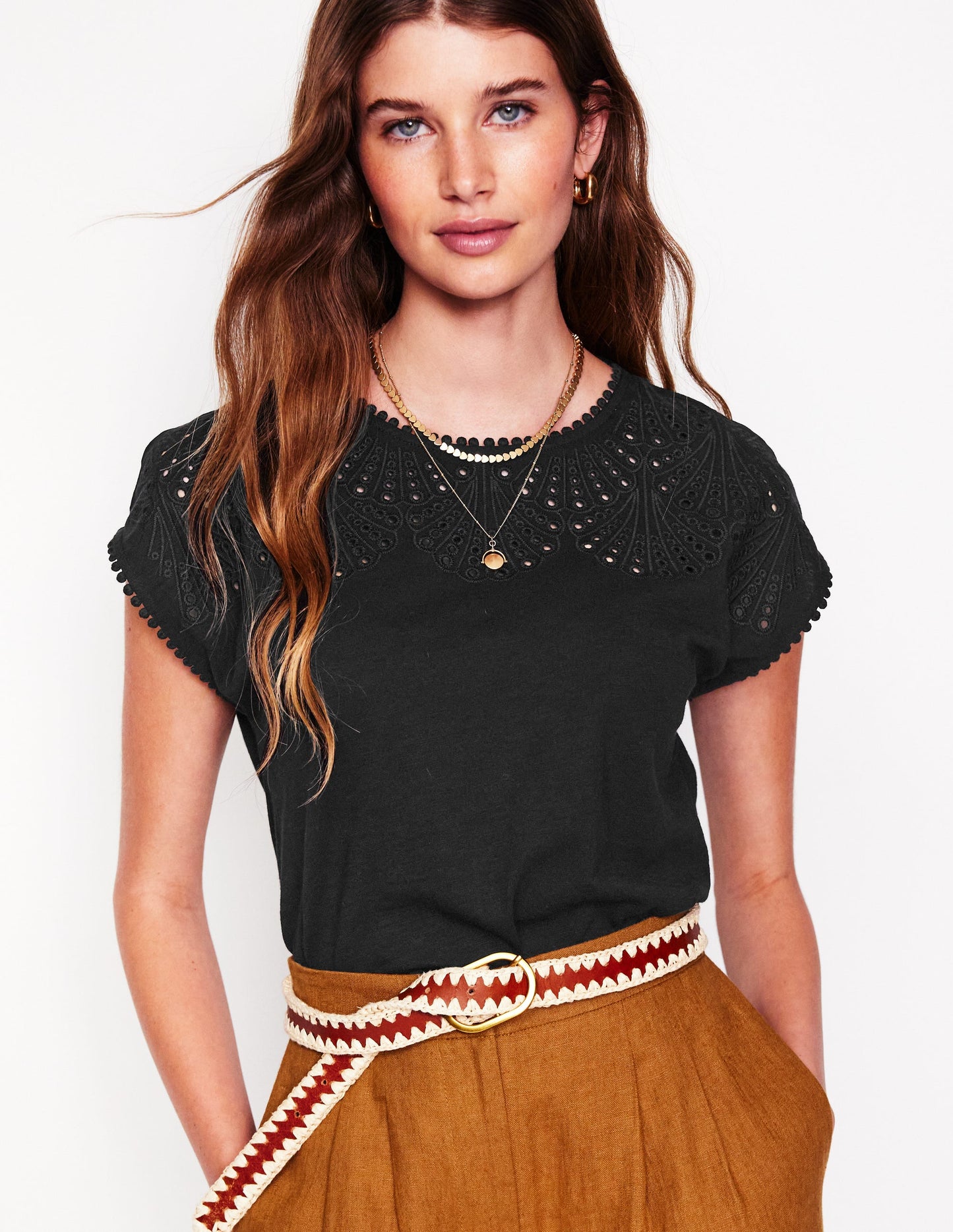 Anya T-Shirt mit Lochstickerei-Schwarz