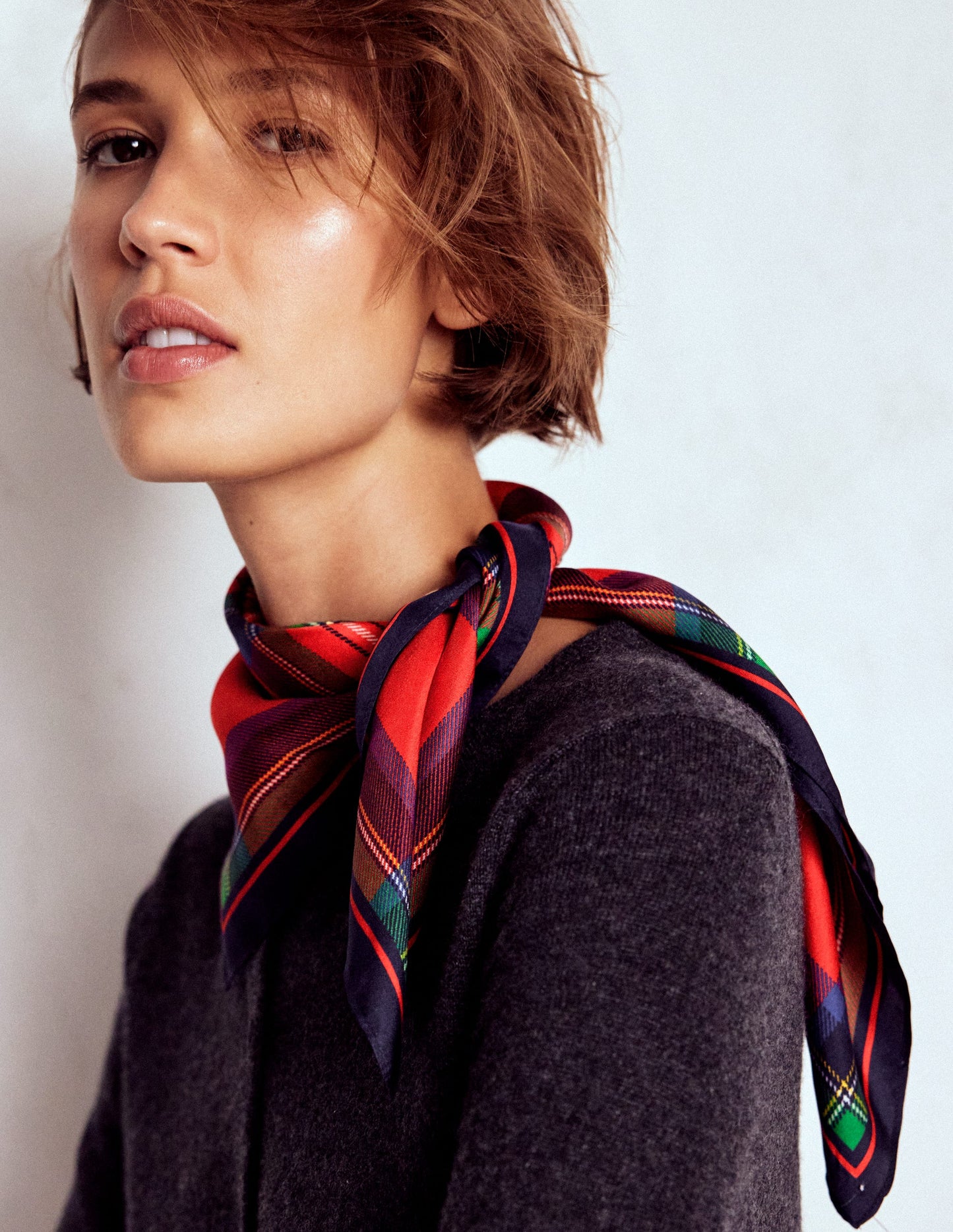 Foulard carré en soie-Motif Decorative Blossom