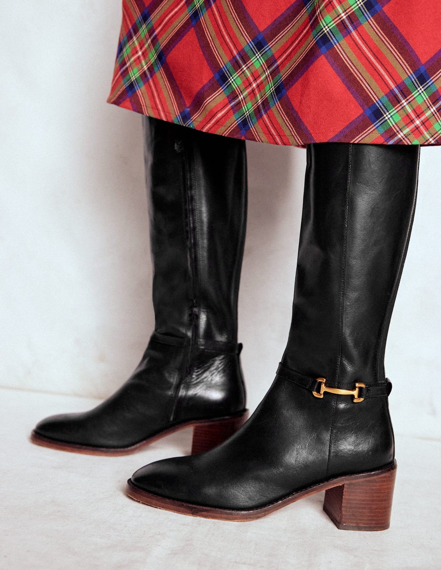 Iris Stiefel mit Absatz und Trensendetail-Schwarz