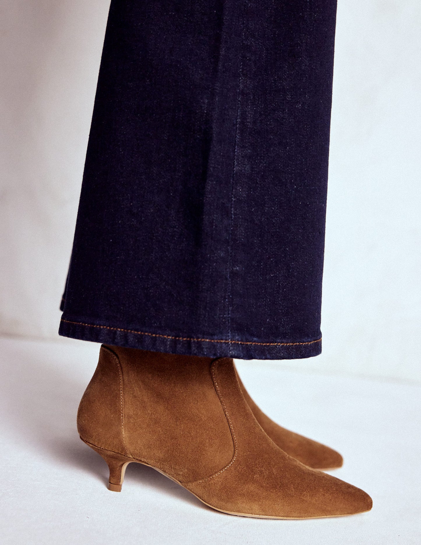 Stiefeletten mit Kitten-Absatz-Schokoladenbraun