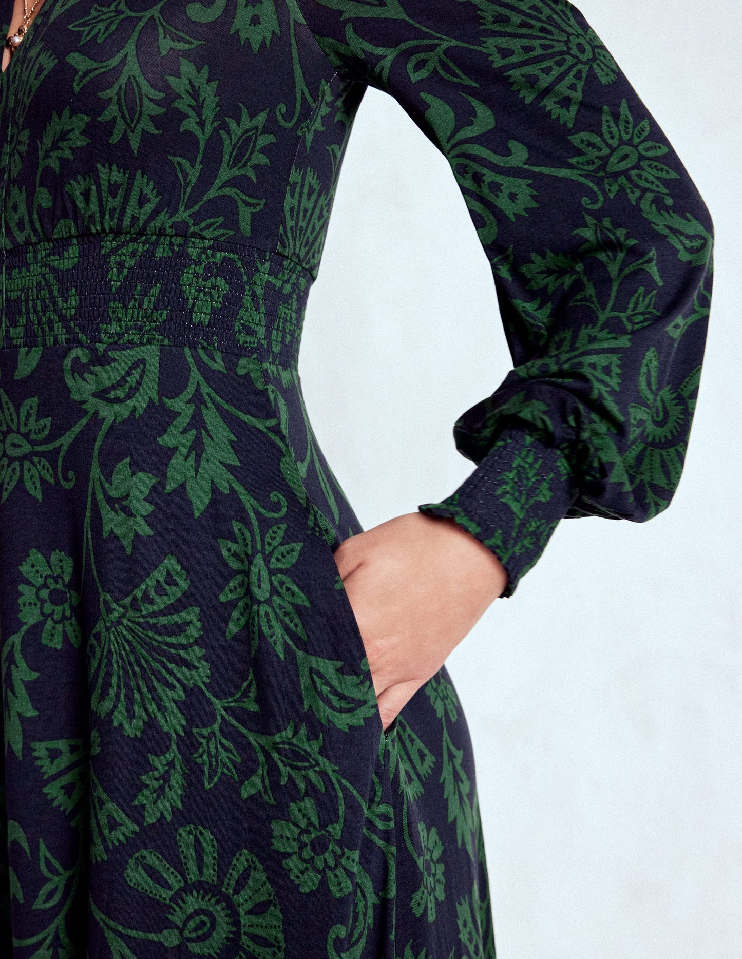 Ivy Gesmoktes Midikleid-Dunkles Marineblau, Aufwendige Rebe