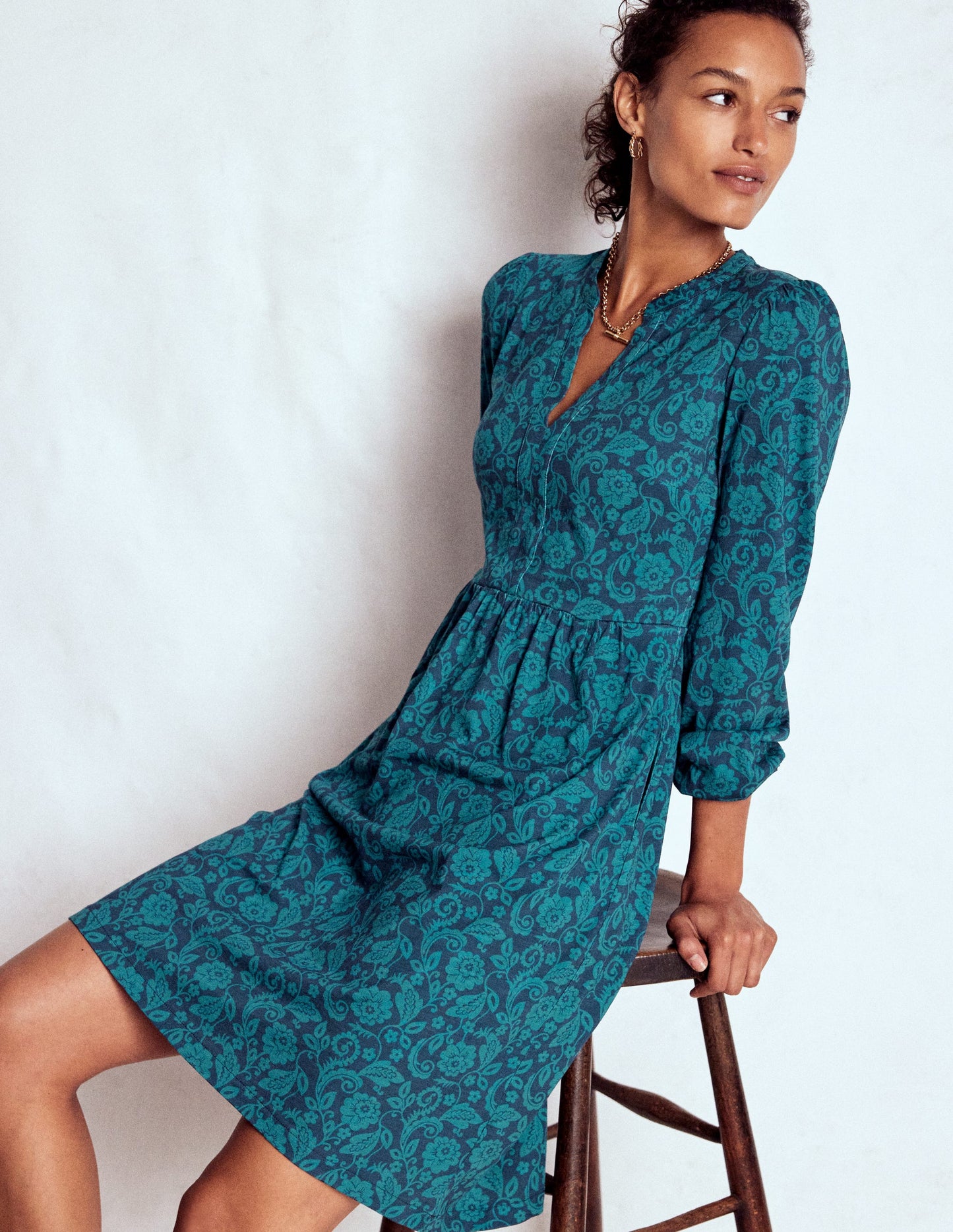 Naomi Lockeres Jerseykleid-Mitternachtsblau, Blumenornament
