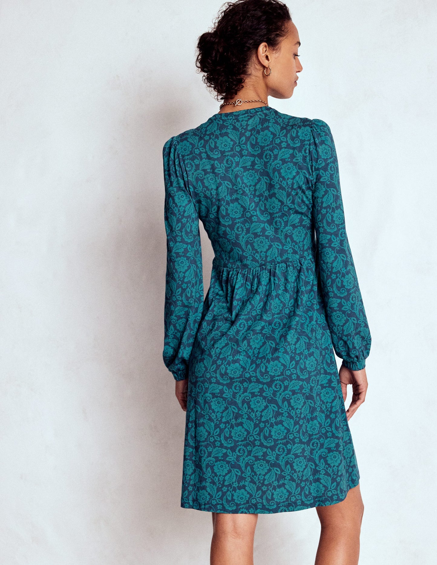 Naomi Lockeres Jerseykleid-Mitternachtsblau, Blumenornament