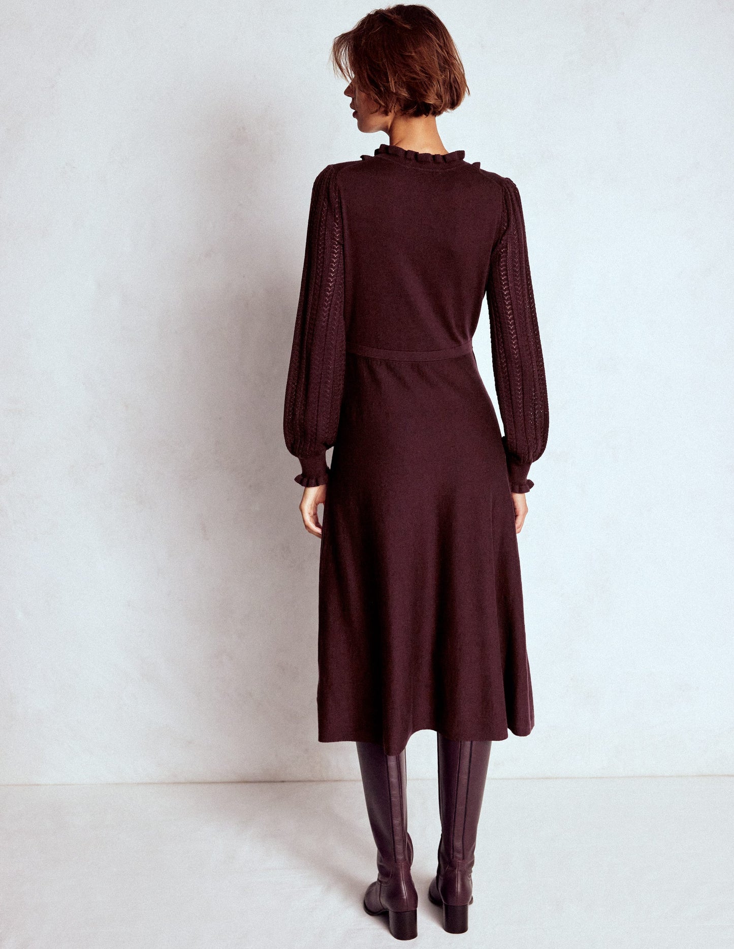 Winifred Strickkleid mit Rüschen-Kaffeebohne