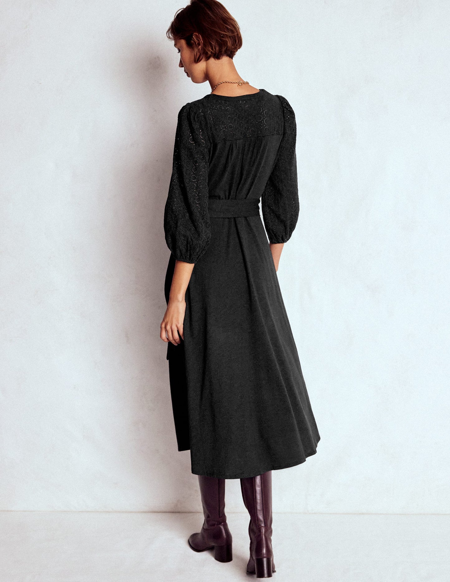 Eden Jerseykleid mit Lochstickerei-Schwarz