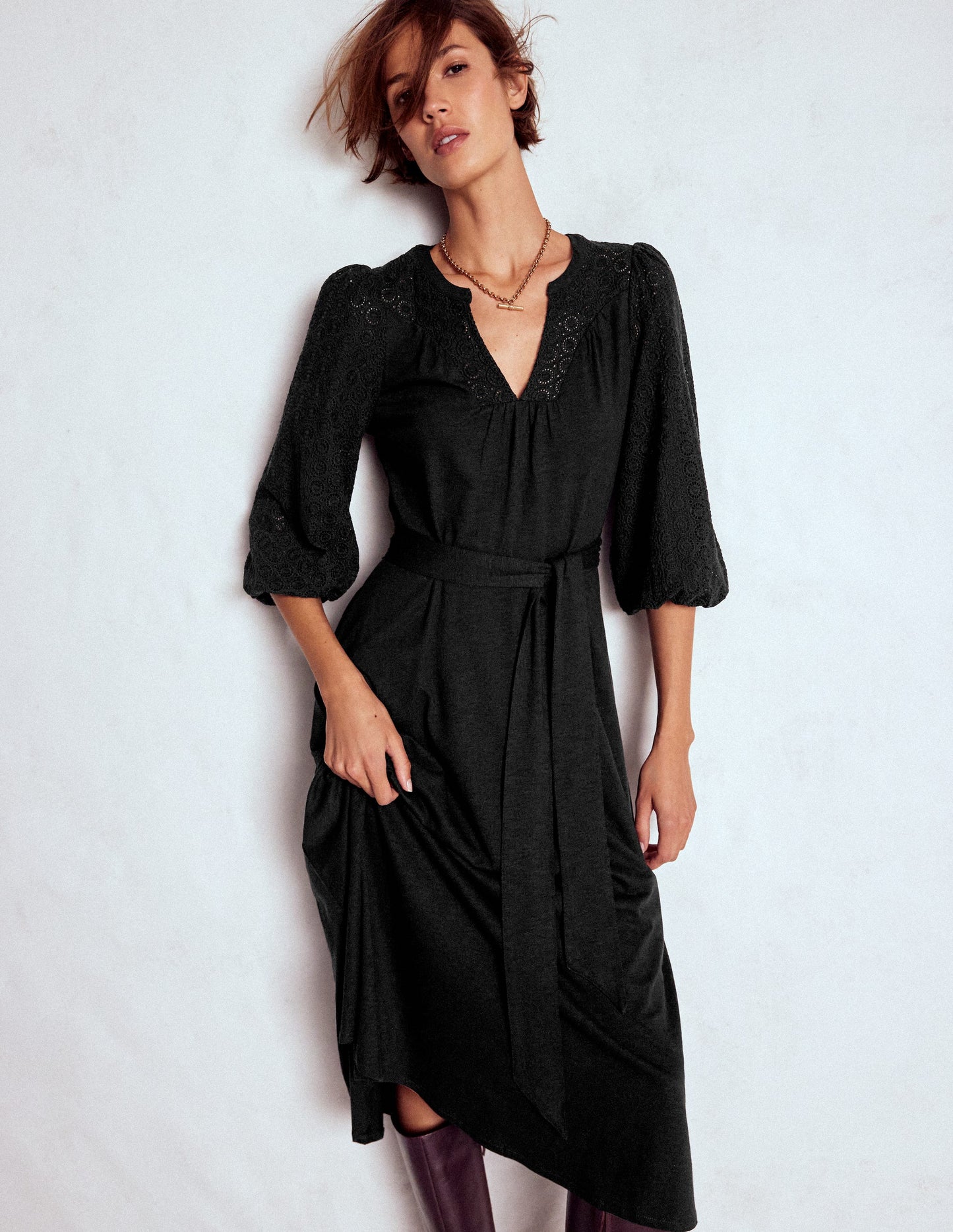 Eden Jerseykleid mit Lochstickerei-Schwarz
