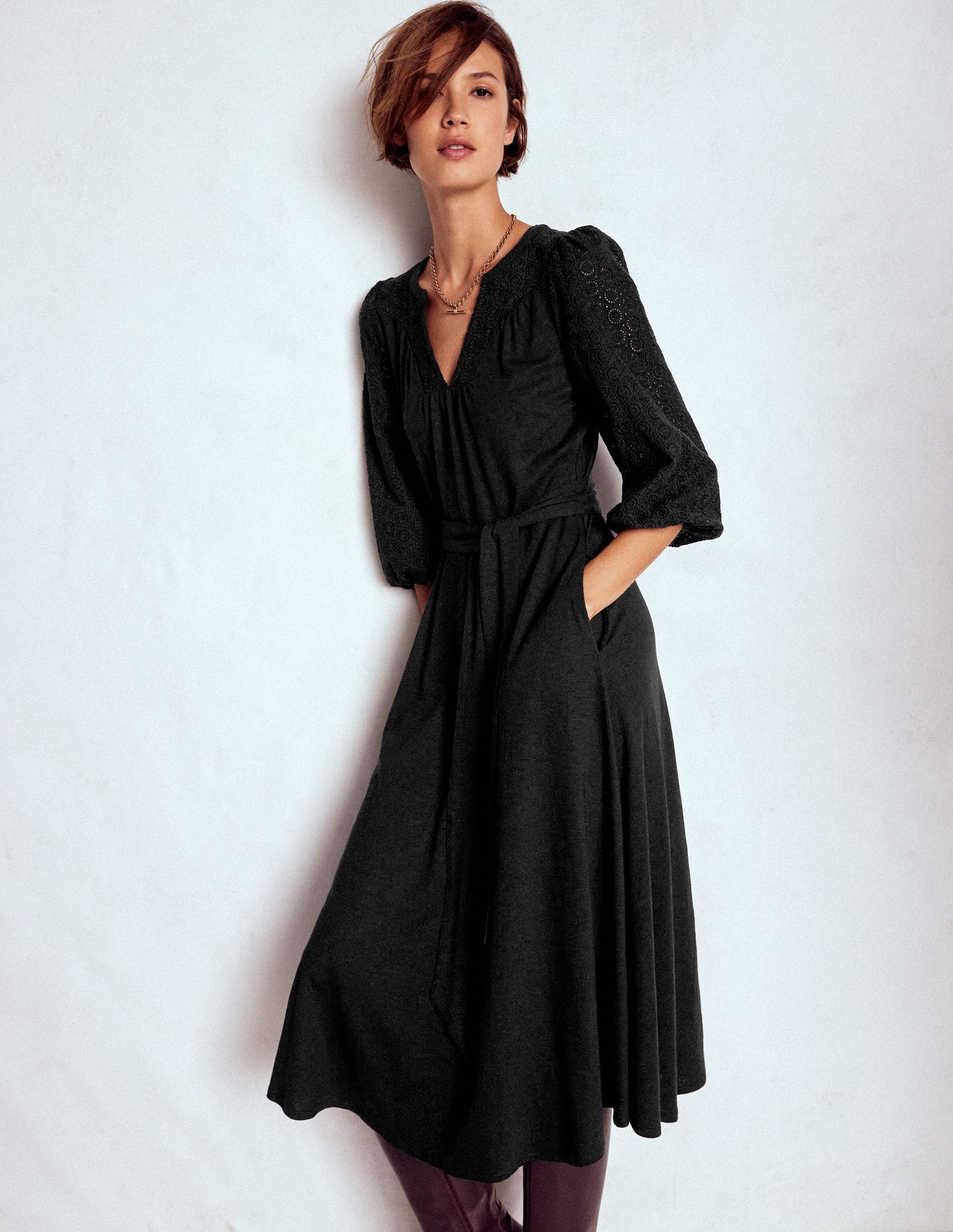 Eden Jerseykleid mit Lochstickerei-Schwarz