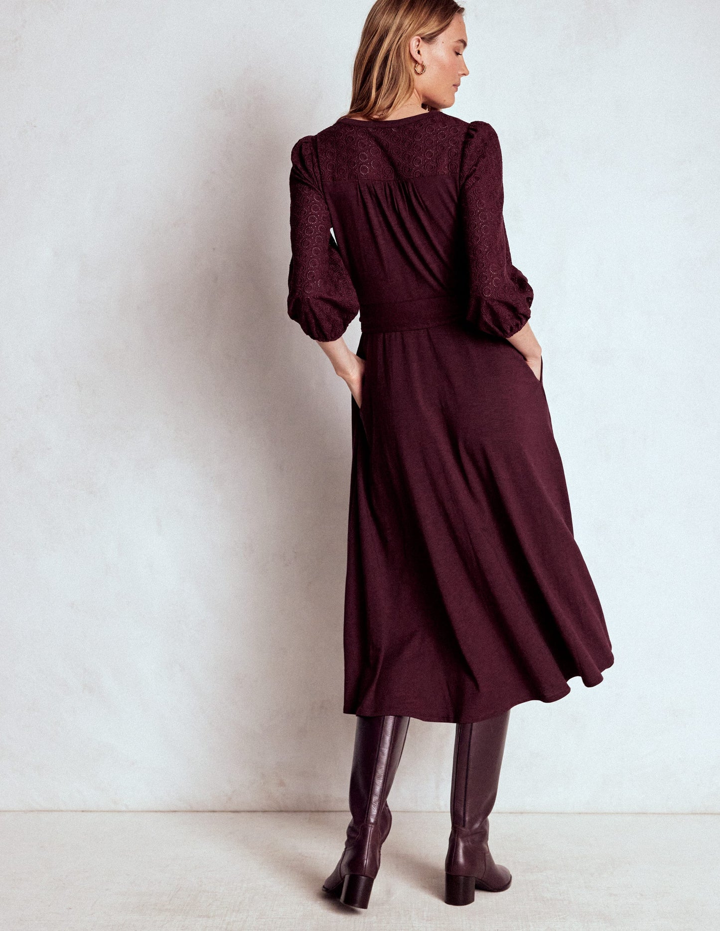 Robe Eden à broderie anglaise en jersey-Cerise foncée