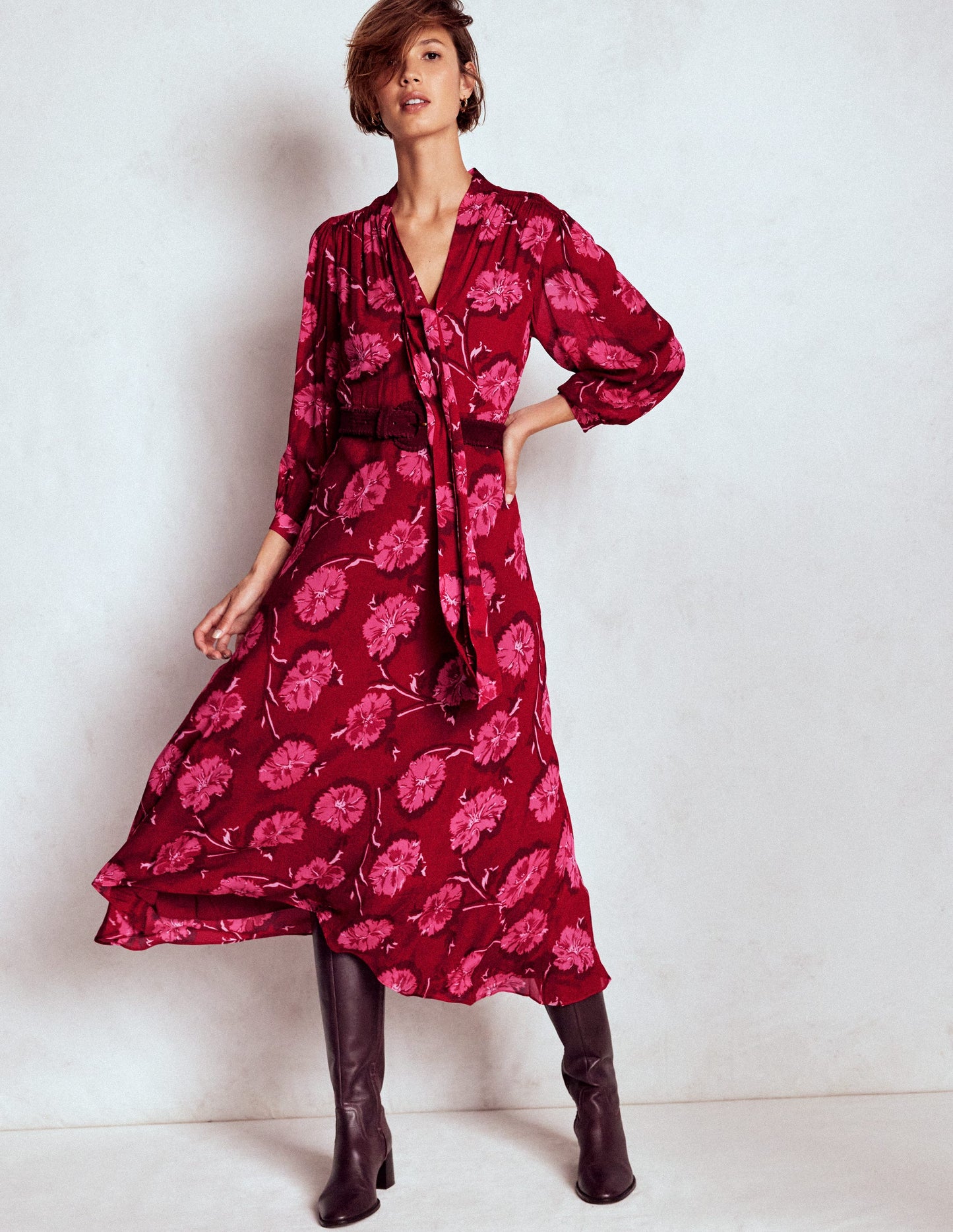 Robe Brooke style 40s avec liens à l'encolure-Rouge canneberge, motif Delicate Vine
