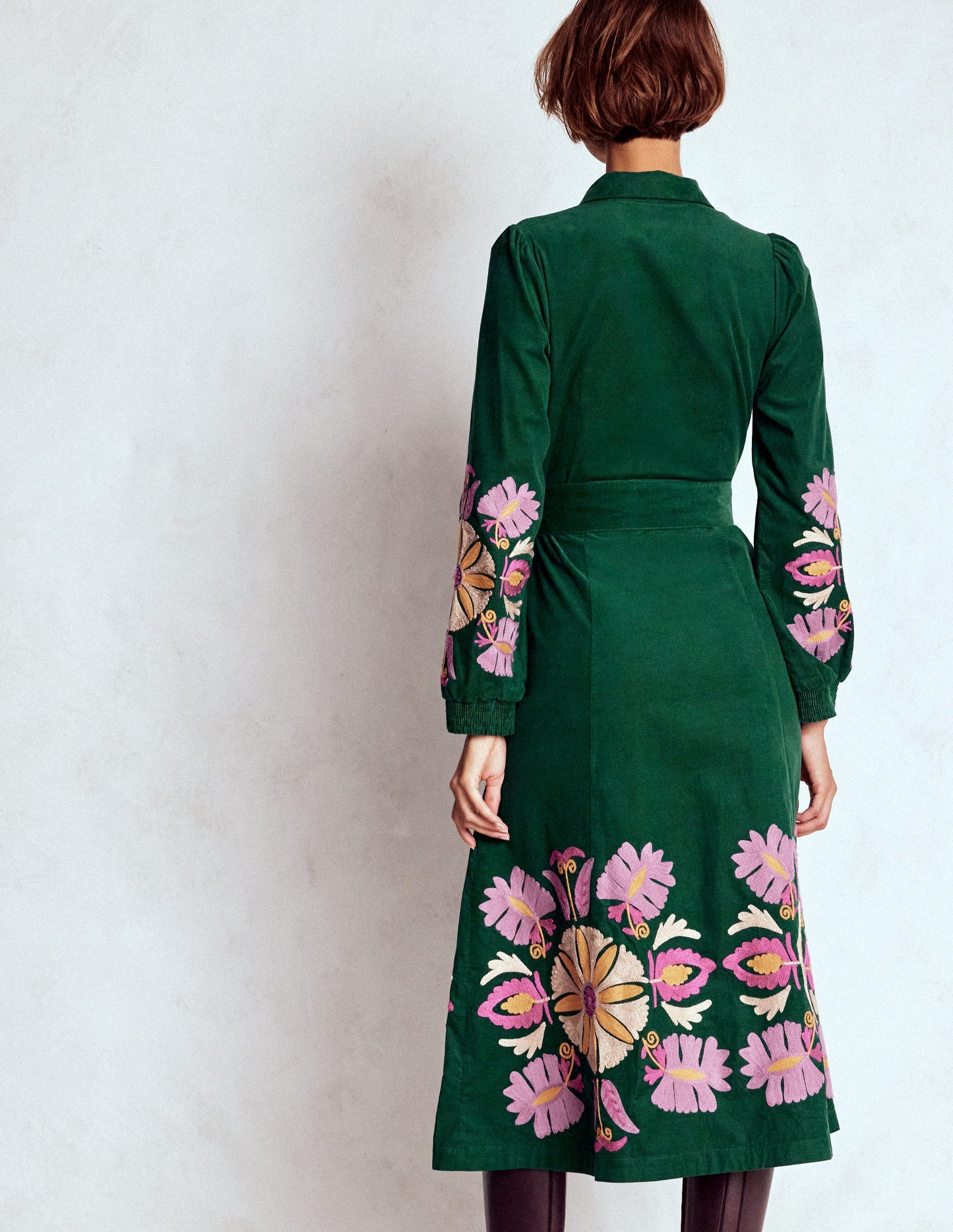 Clara Midikleid aus Cord-Dunkles Smaragdgrün, Stickerei