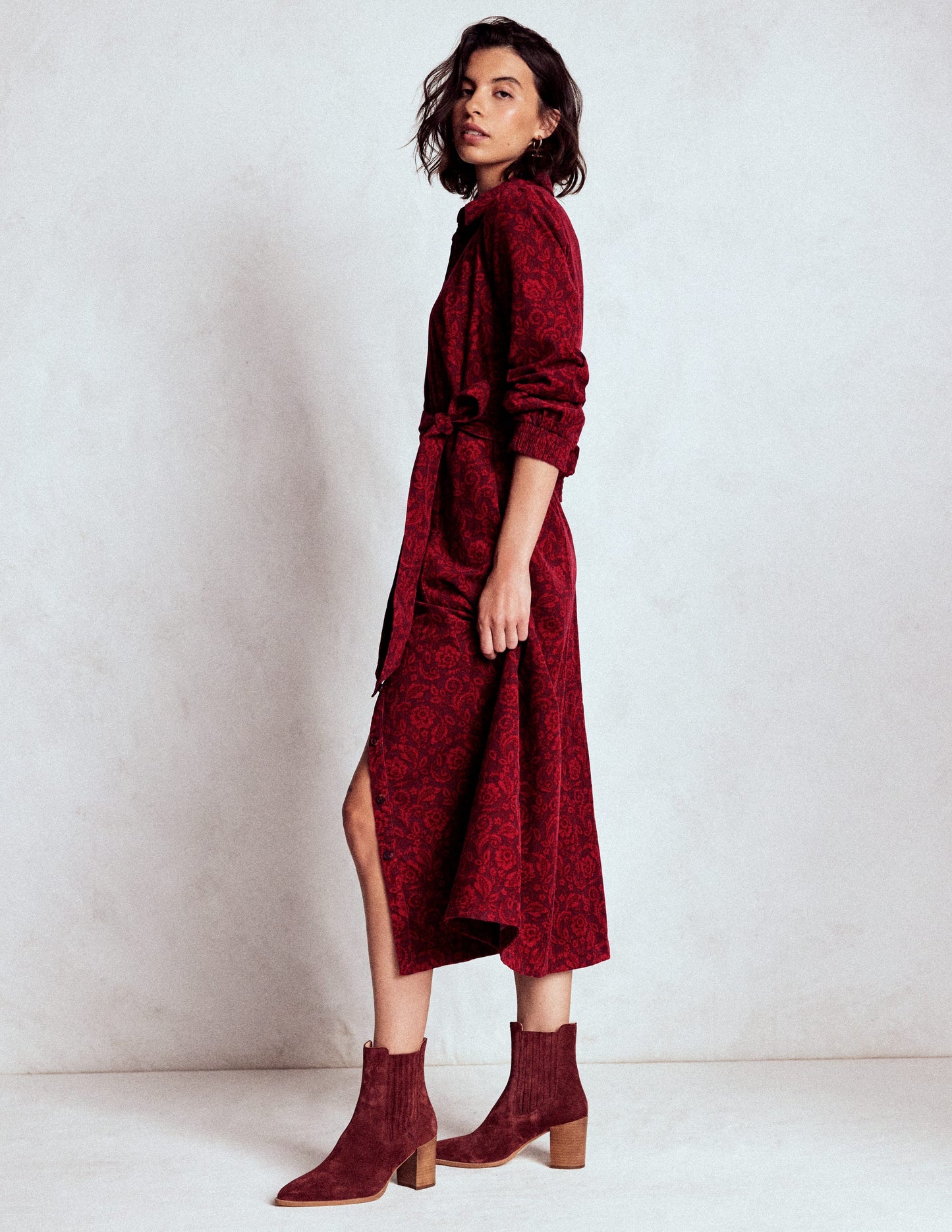 Clara Midikleid aus Cord-Rotes Lakritz, Blumenornament
