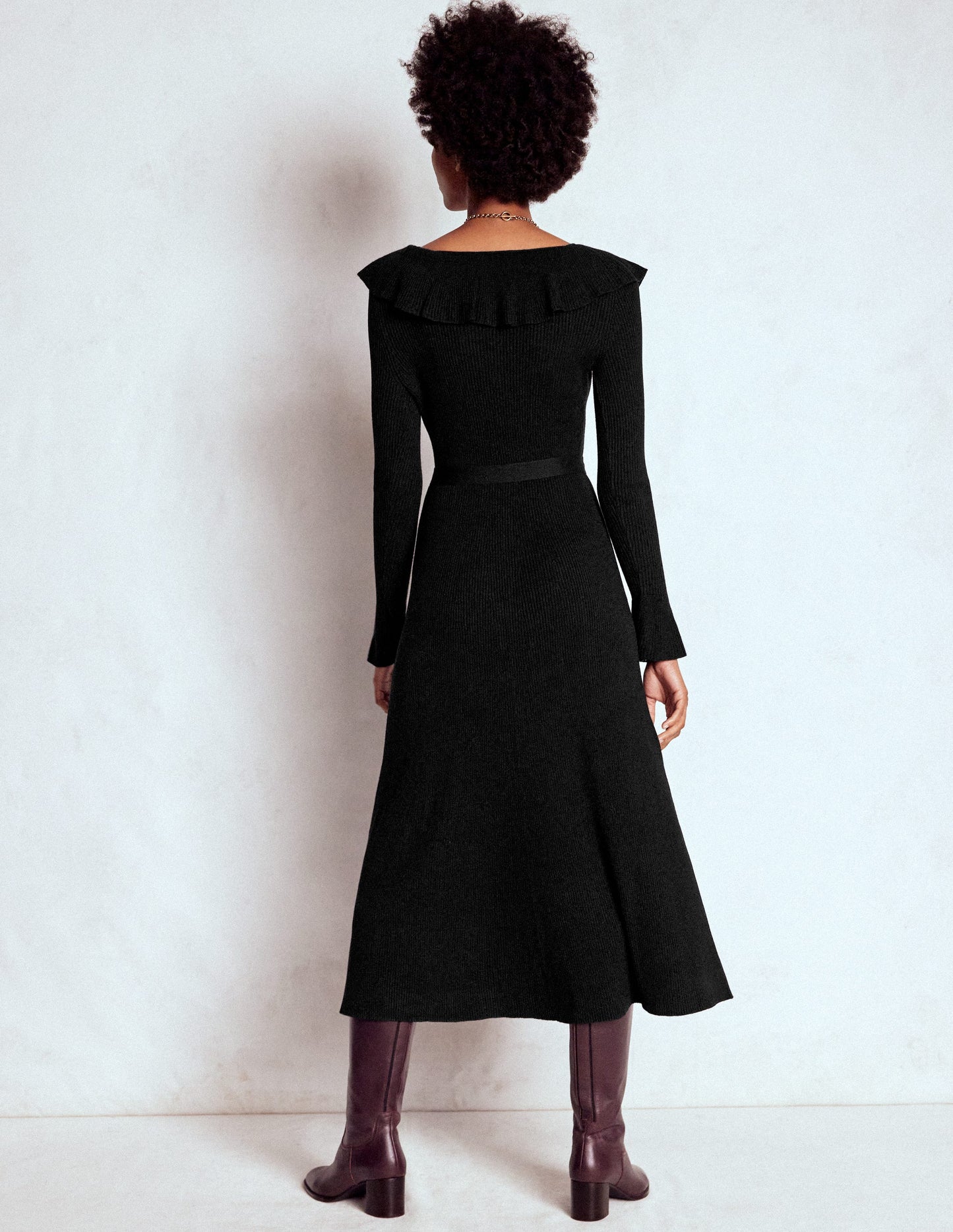 Robe côtelée à col tunisien et volants-Noir