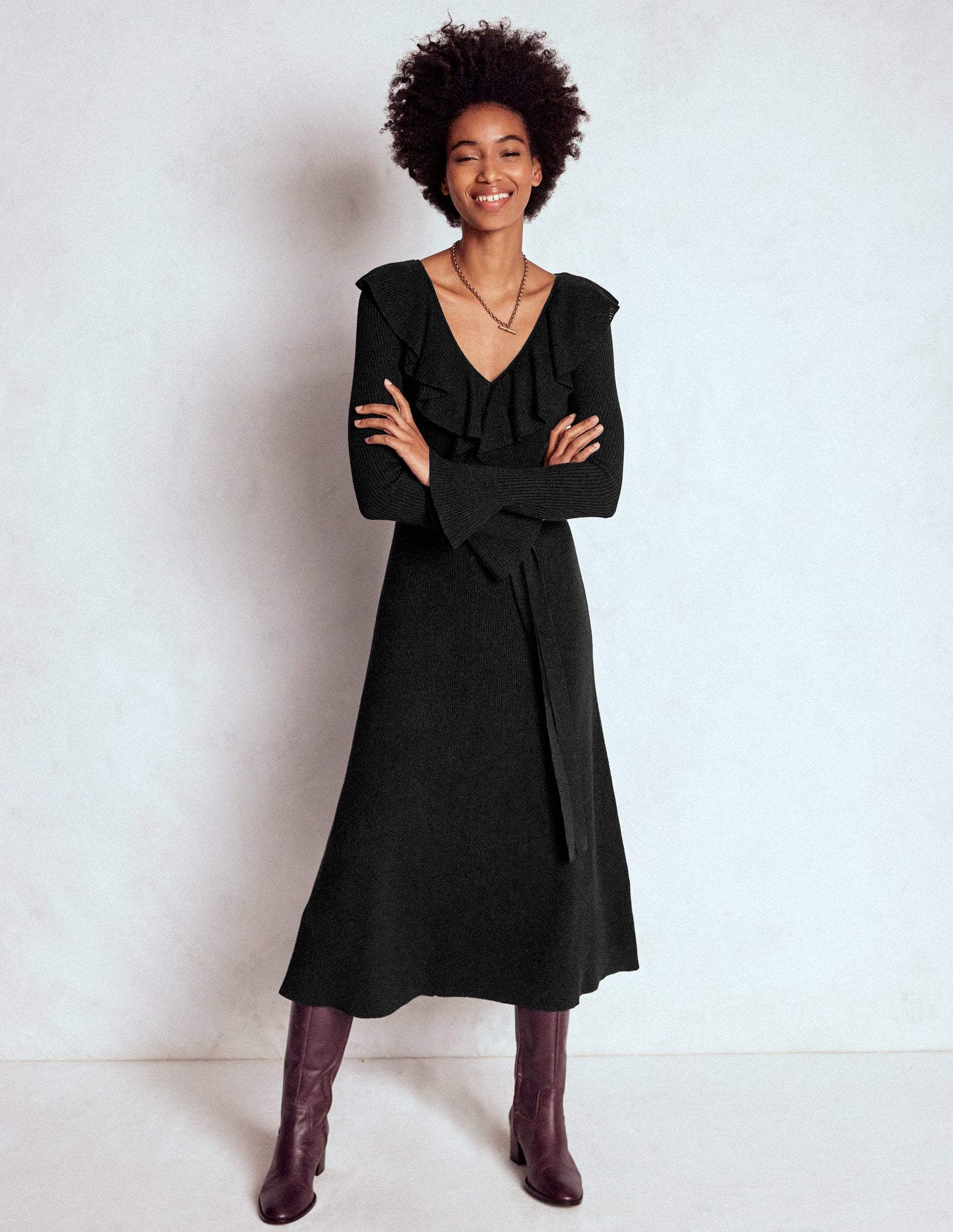 Robe côtelée à col tunisien et volants-Noir
