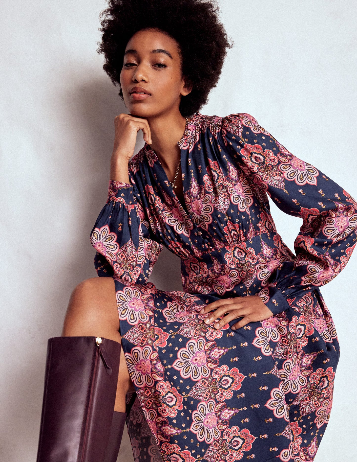 Robe Cassie style 40s à smocks-Bleu marine, motif cachemire ornementé