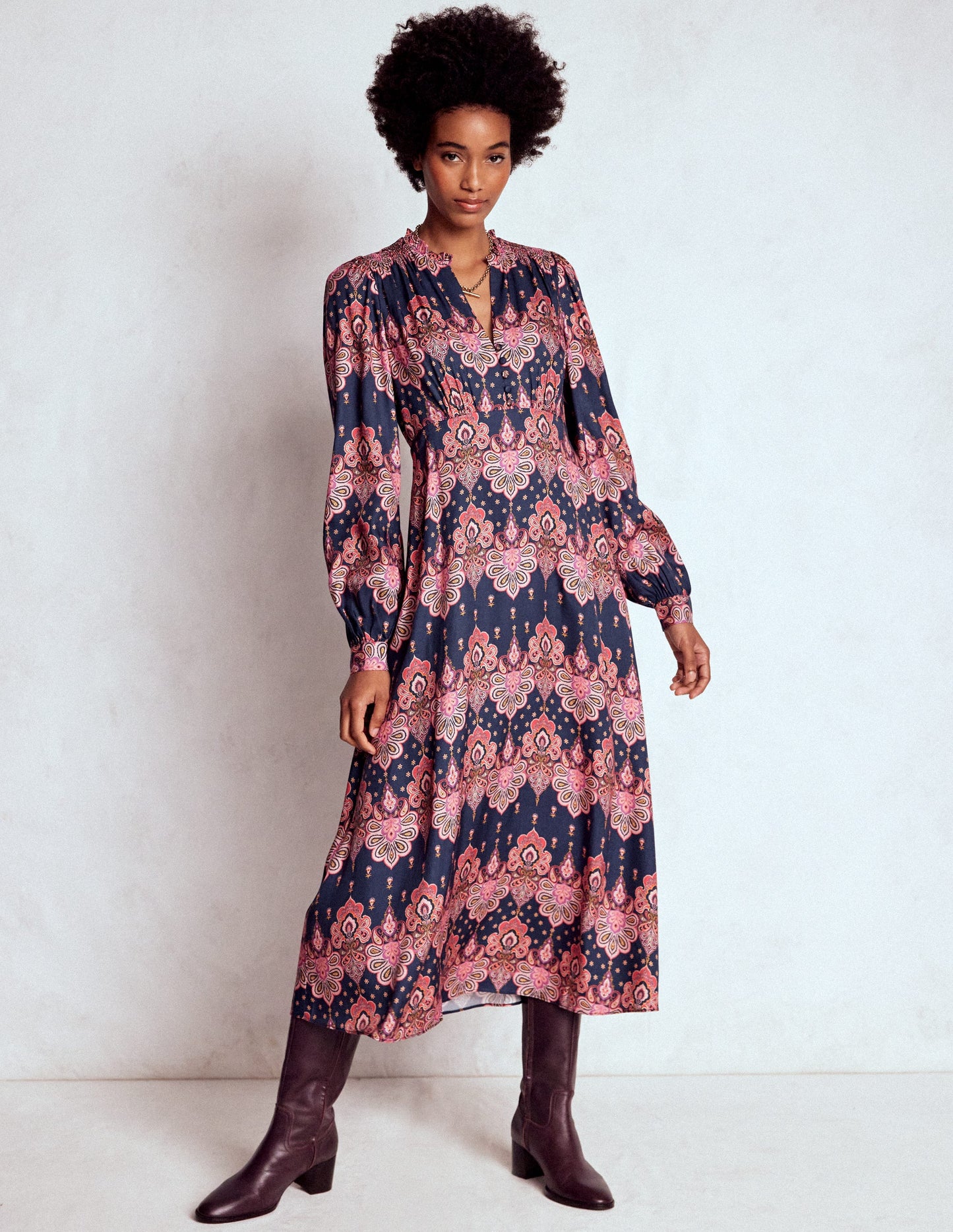 Robe Cassie style 40s à smocks-Bleu marine, motif cachemire ornementé