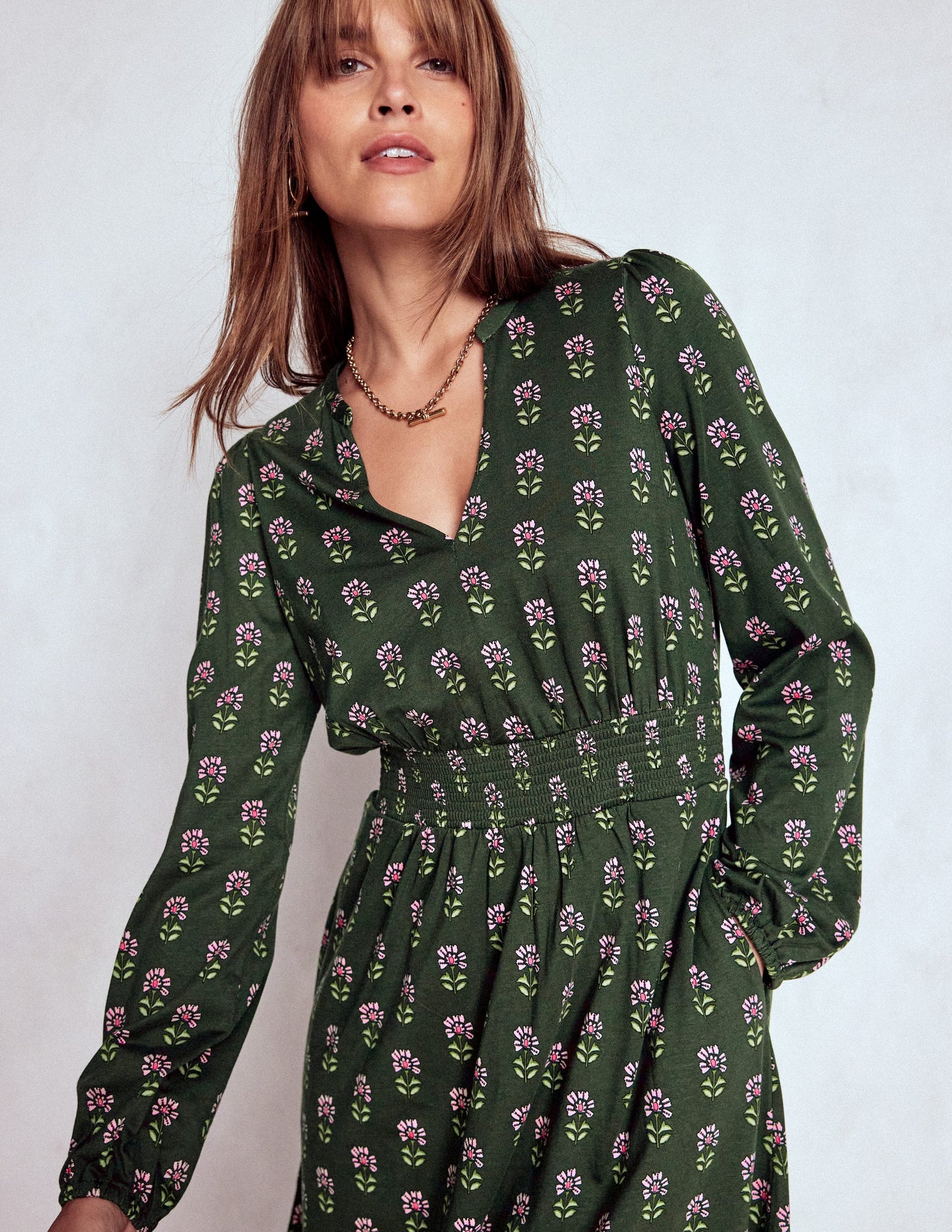 Sarah Kurzes Jerseykleid-Wintermoos, Holzblock Blumenmuster
