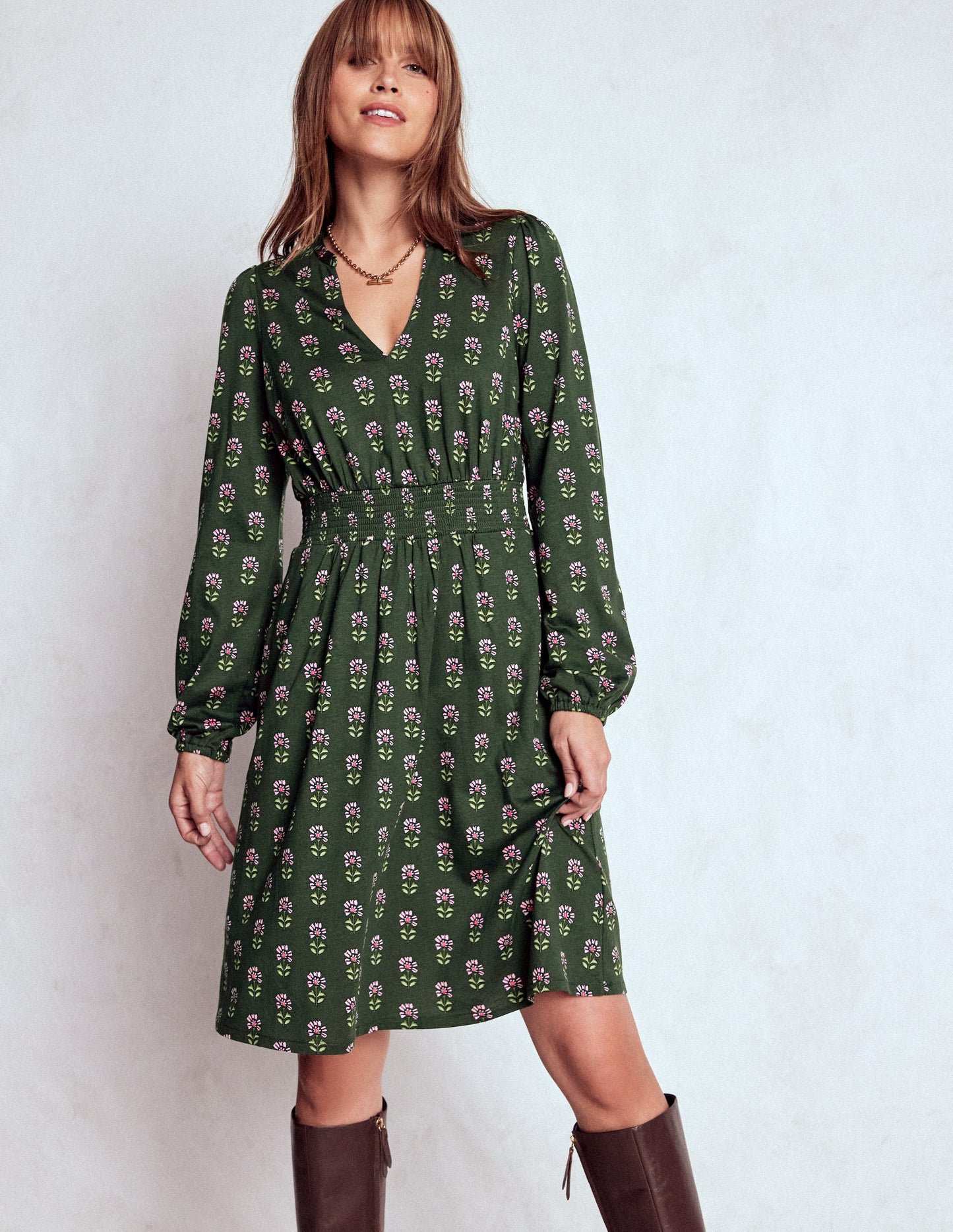 Sarah Kurzes Jerseykleid-Wintermoos, Holzblock Blumenmuster