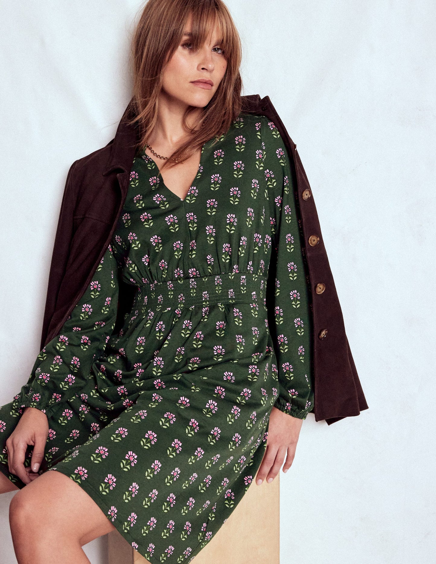 Sarah Kurzes Jerseykleid-Wintermoos, Holzblock Blumenmuster