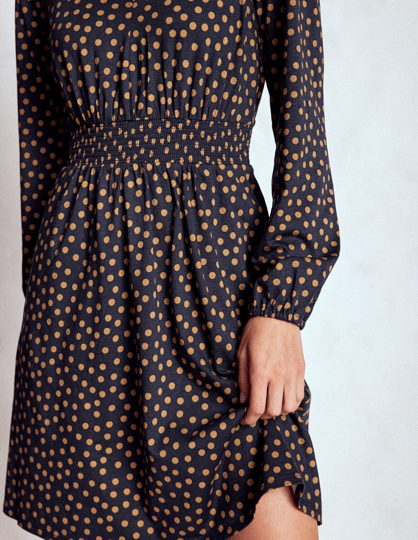 Sarah Kurzes Jerseykleid-Französisches Marineblau, Dijon-Punkte