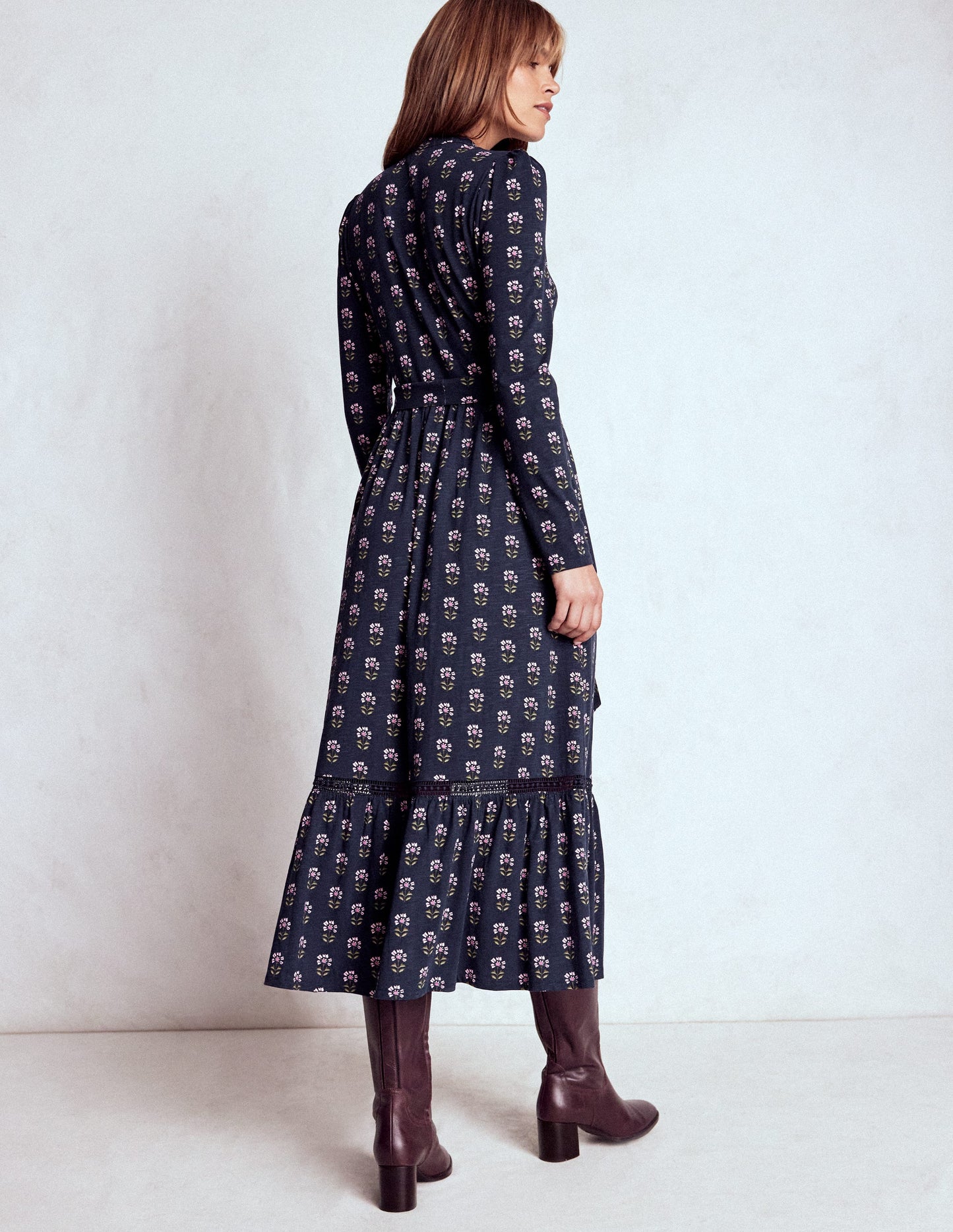 Edwina Jersey-Hemdblusenkleid-Französisch-Marineblau, Holzblock Blume