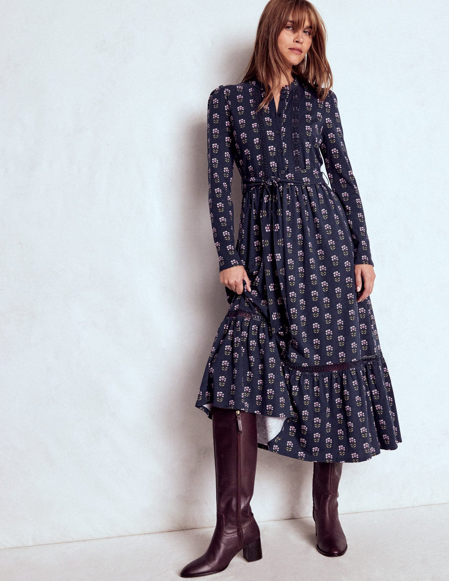 Edwina Jersey-Hemdblusenkleid-Französisch-Marineblau, Holzblock Blume
