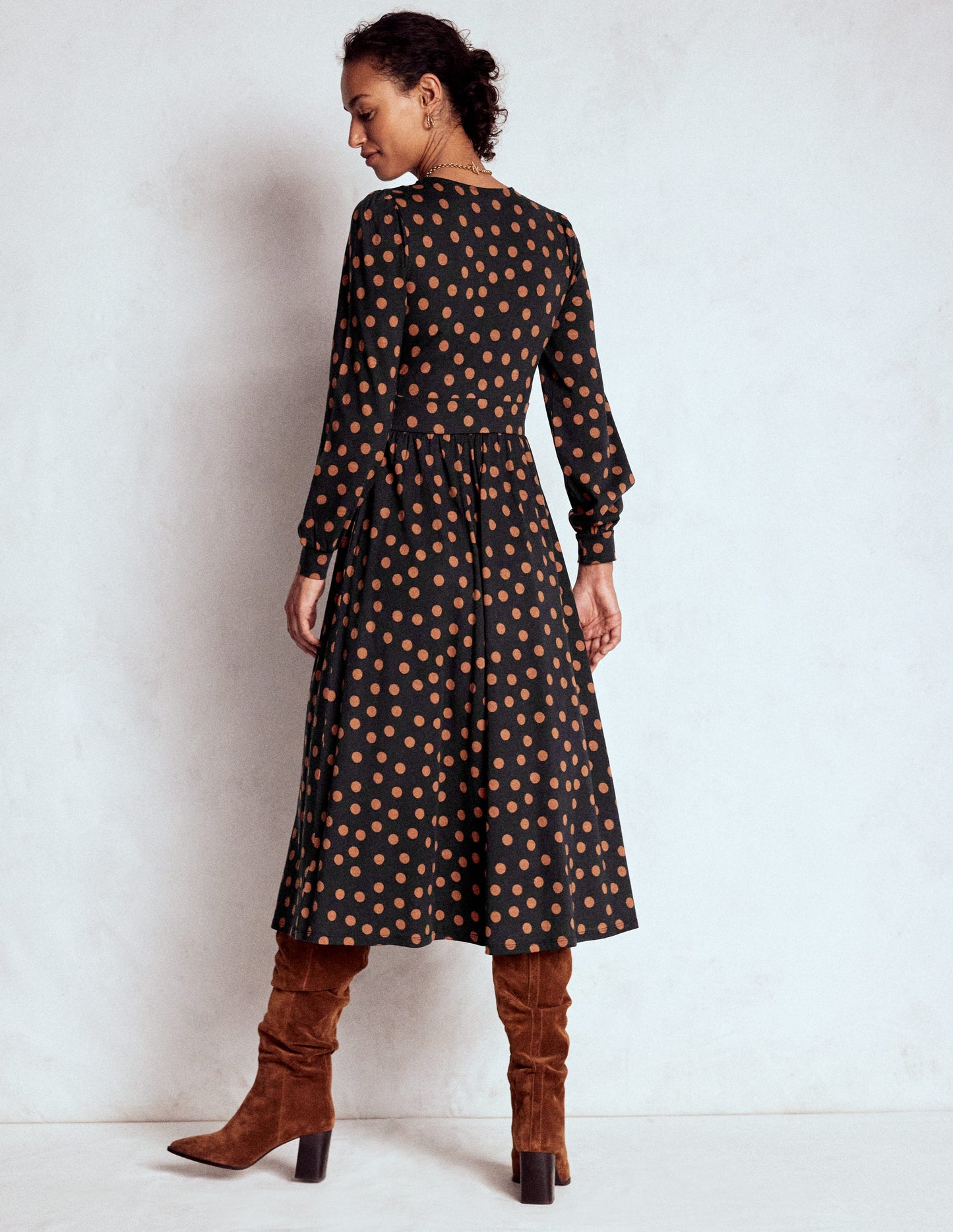 Alexandra Jersey-Midikleid-Schwarz, Tupfen in Schildpattoptik