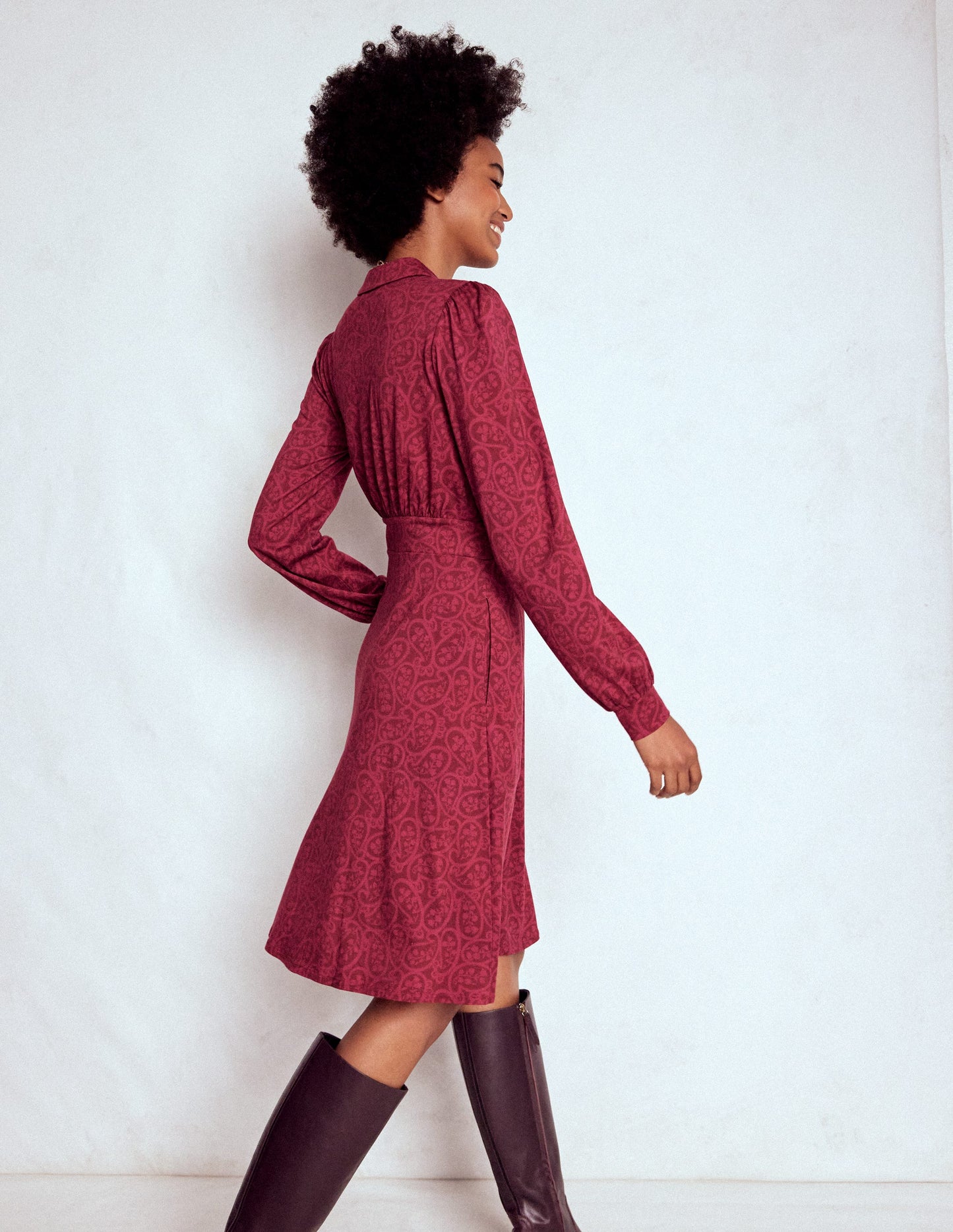 Orla Kurzes Jersey-Hemdblusenkleid-Kastanienbraun, Blühend Paisley