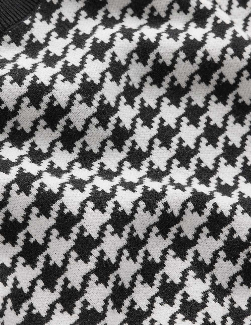 Maria Geknöpftes Strickkleid-Schwarz und Naturweiß Hahnentrittmuster