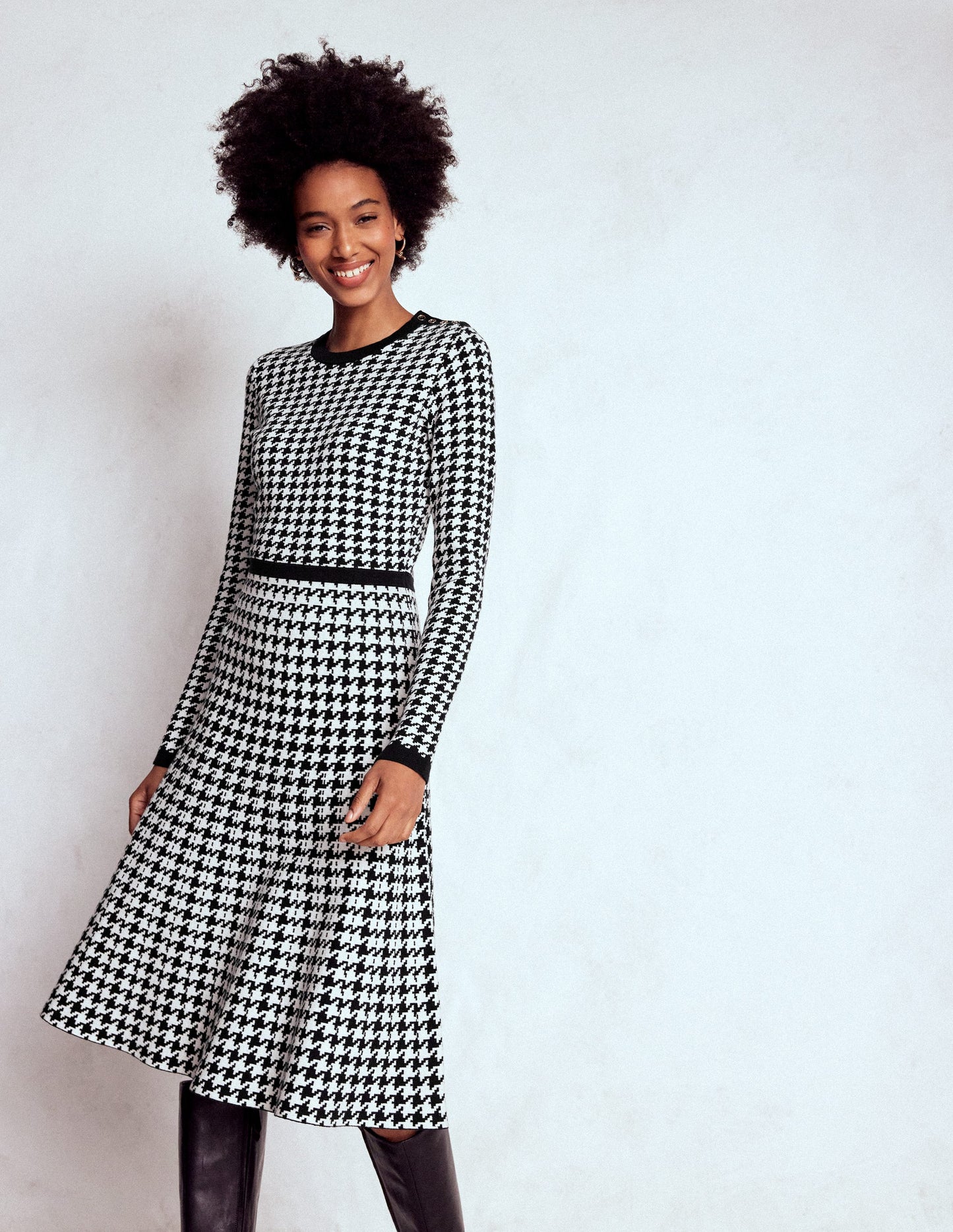 Maria Geknöpftes Strickkleid-Schwarz und Naturweiß Hahnentrittmuster