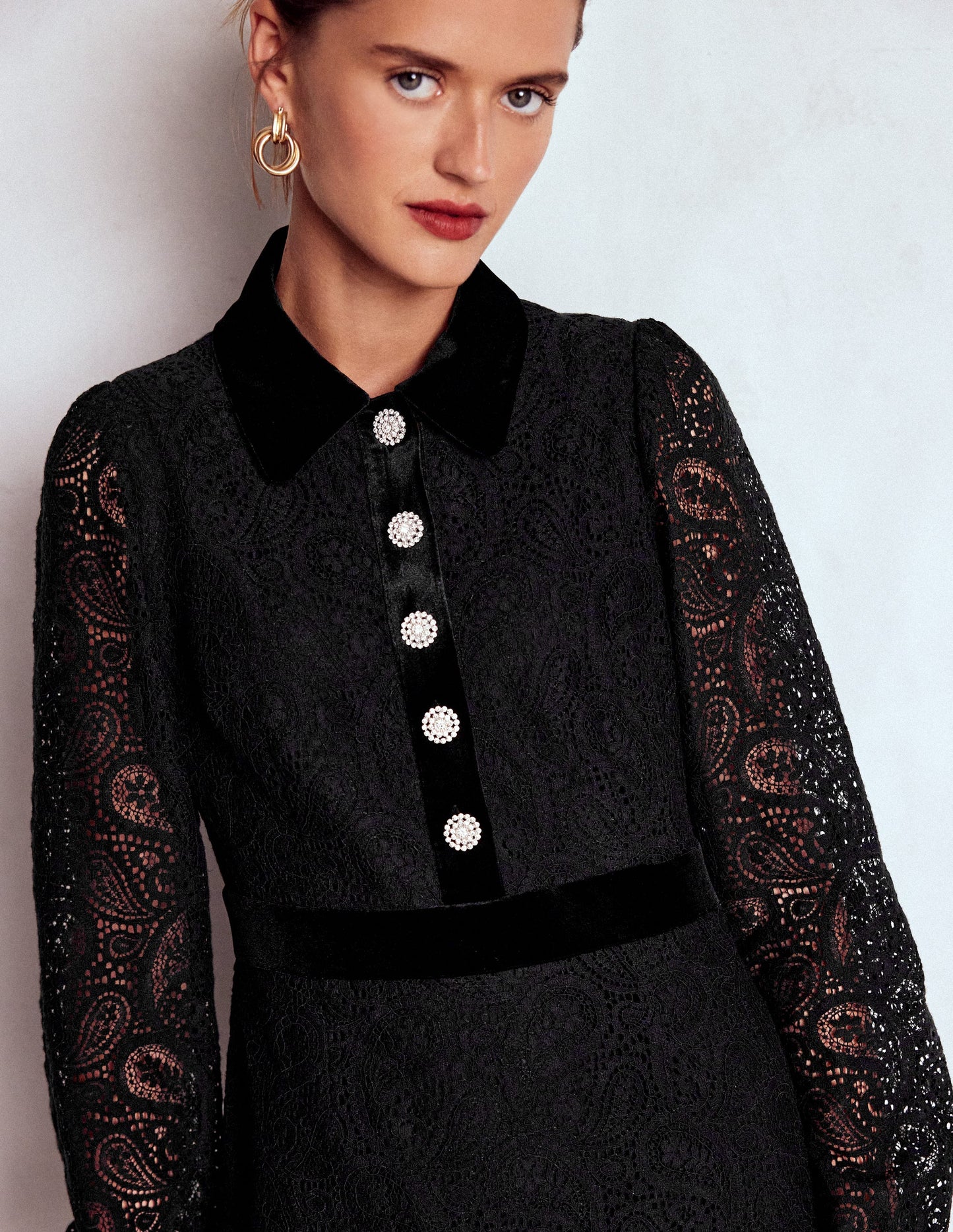 Spitzenkleid mit Knöpfen und Kragen-Schwarz