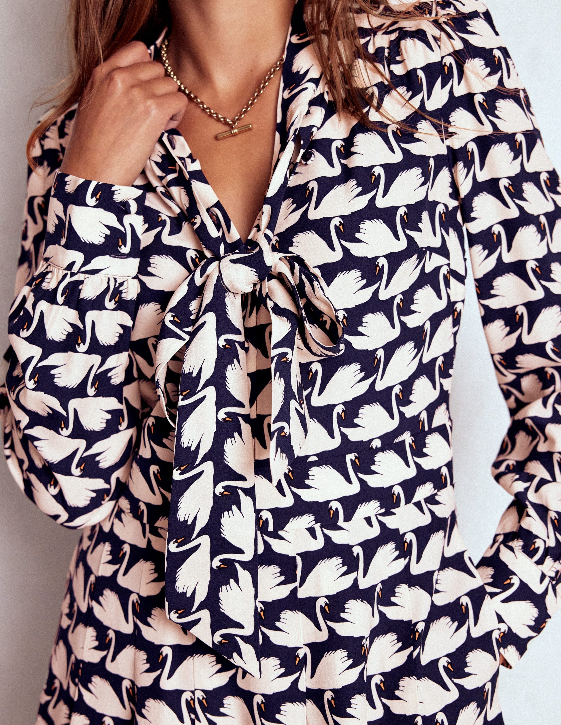 Robe courte nouée au col-Bleu marine foncé, motif Geo Swan-3