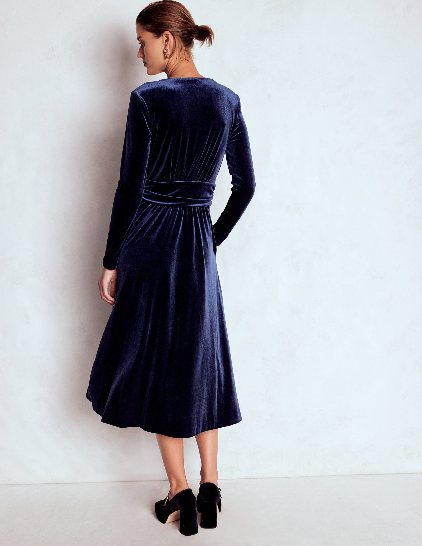 Tilda Midikleid aus Samt-Marineblau