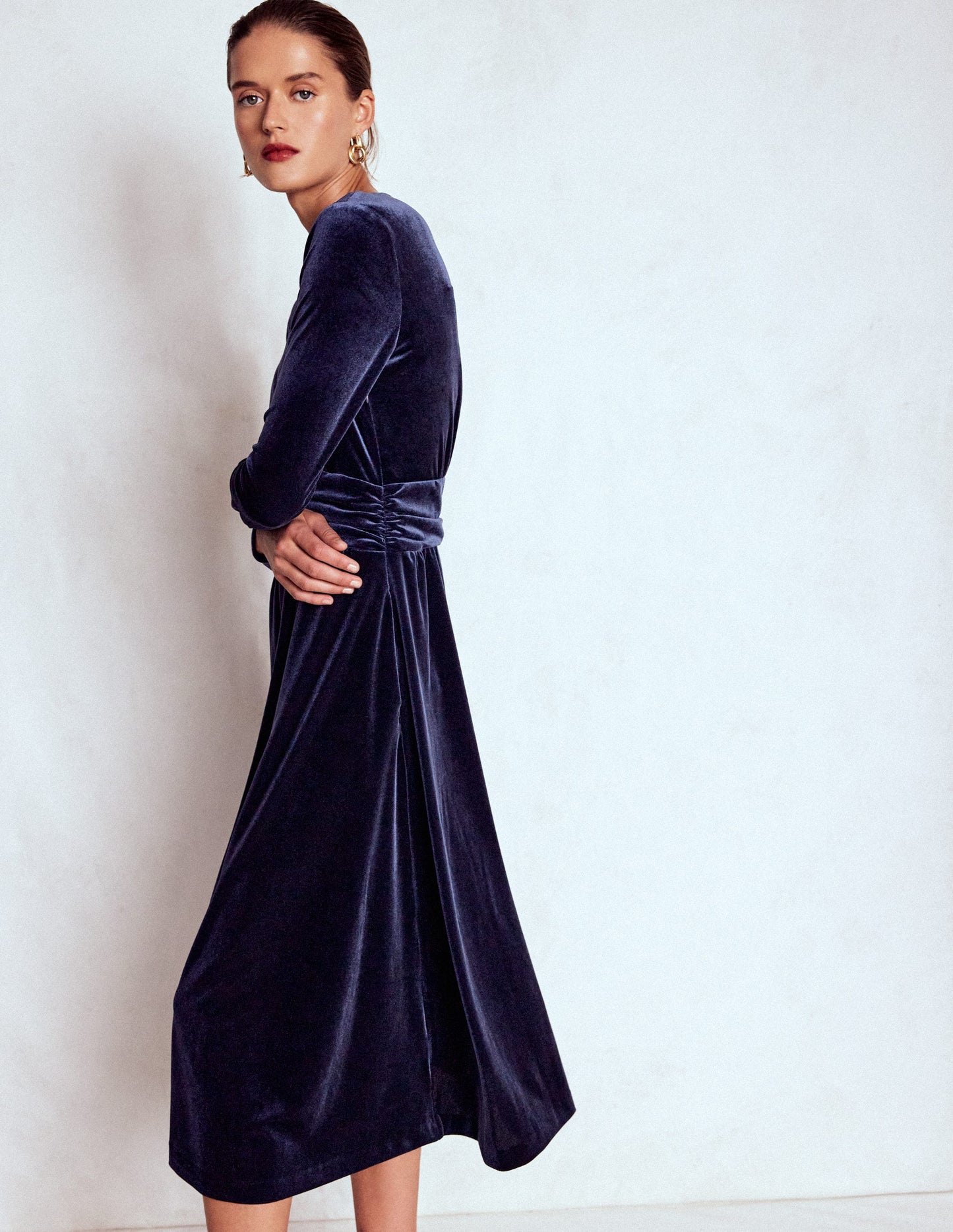 Tilda Midikleid aus Samt-Marineblau