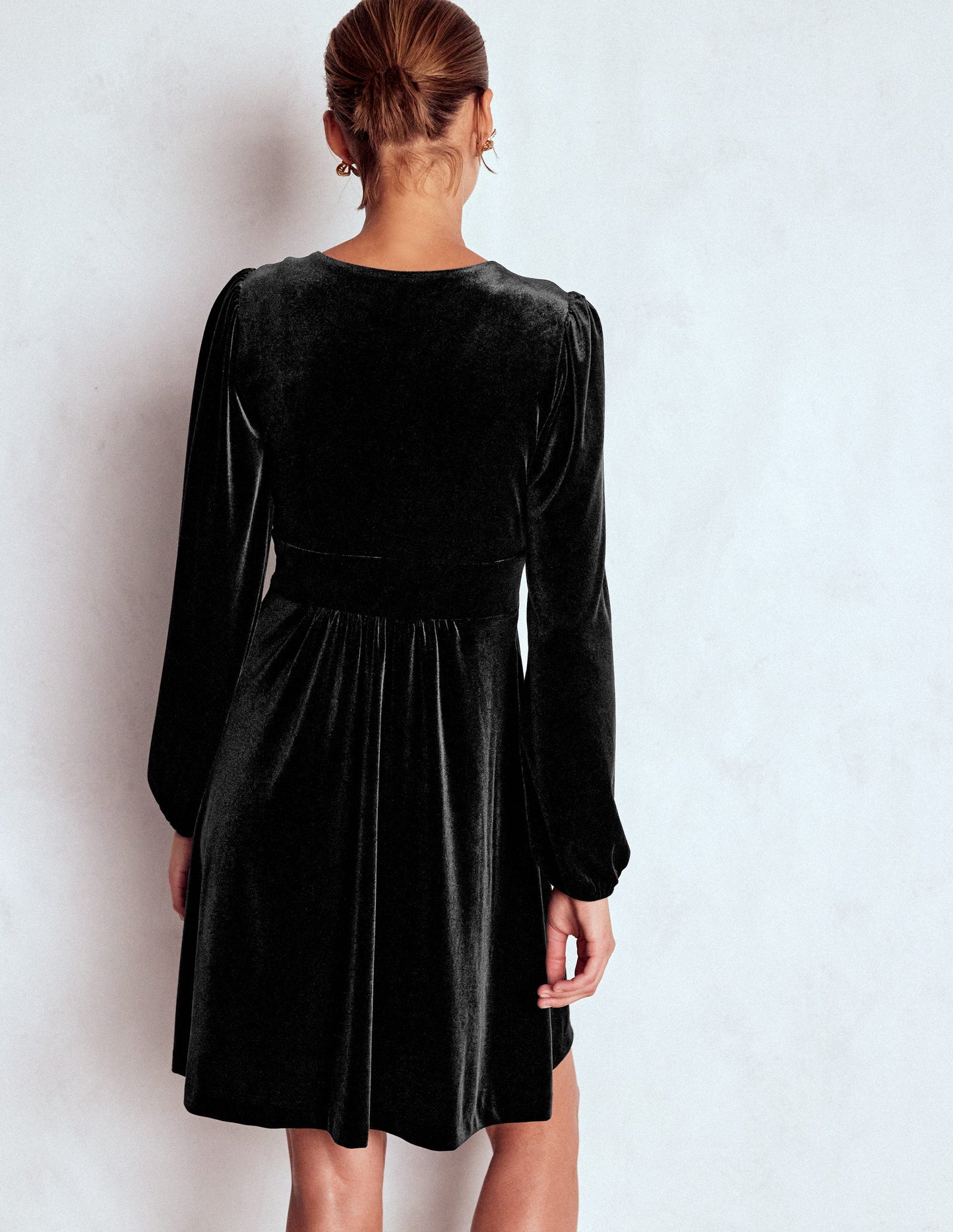 Jocelyn Kurzes Samtkleid-Schwarz