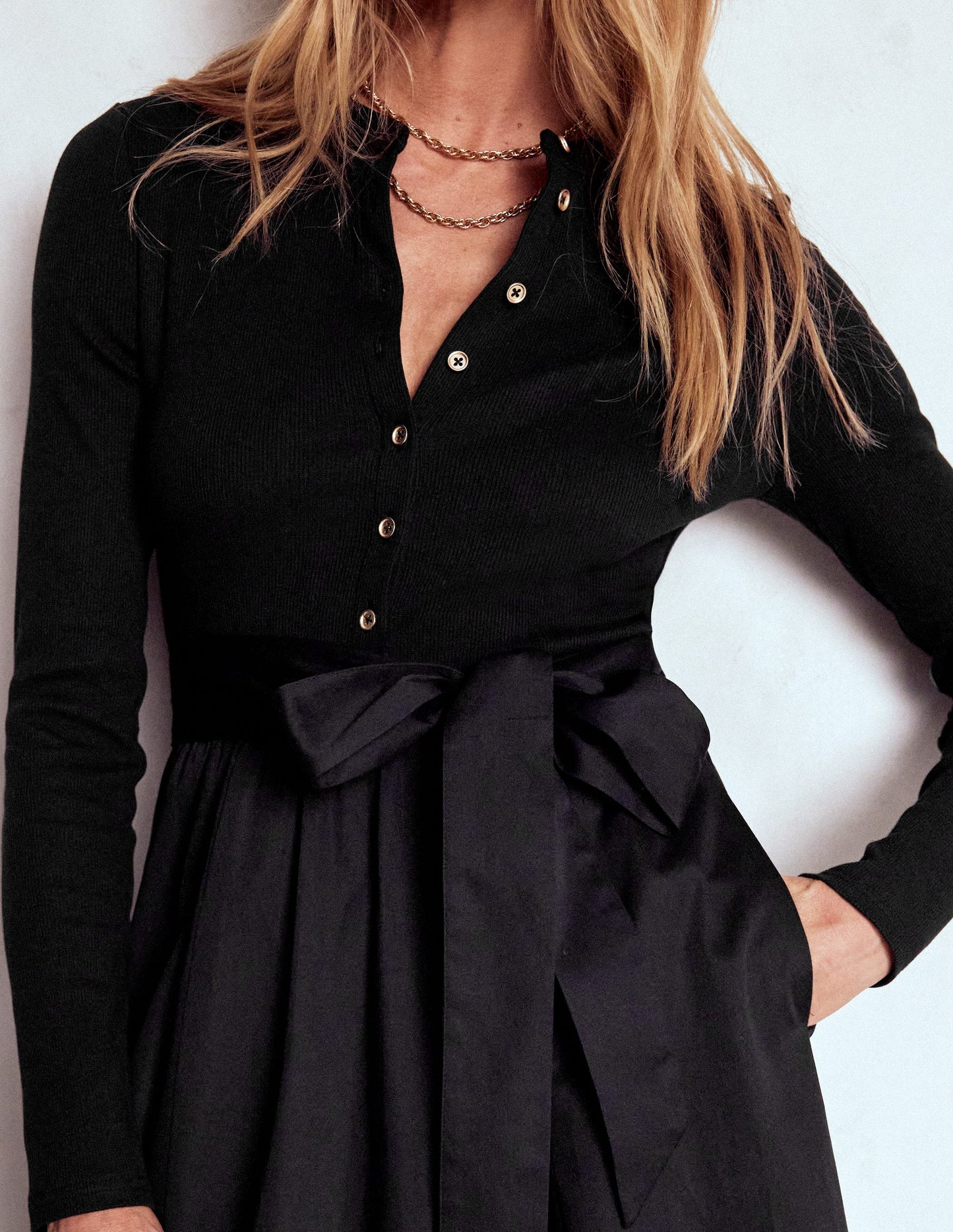 Kleid aus Rippstrick-Mix mit Knopfleiste-Schwarz