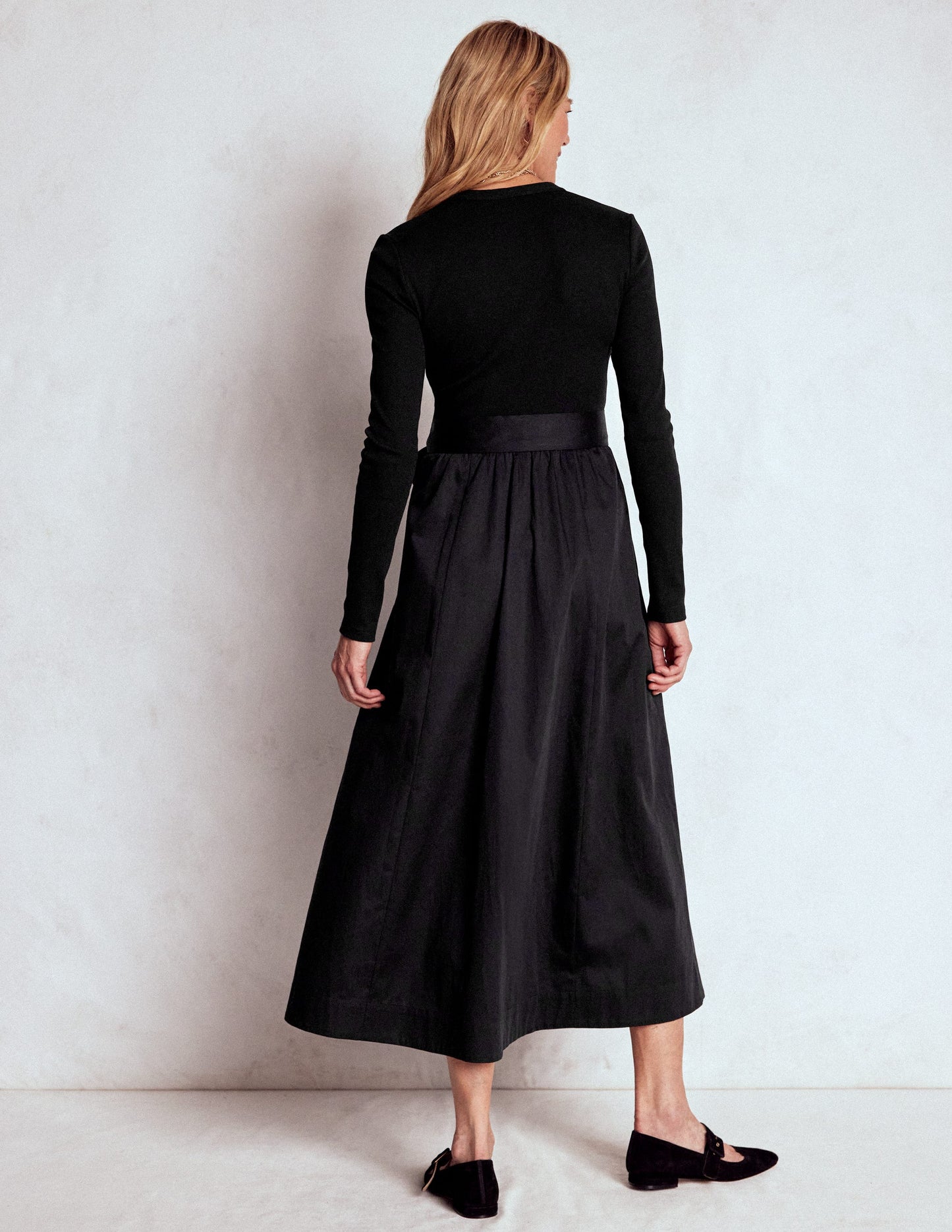 Kleid aus Rippstrick-Mix mit Knopfleiste-Schwarz