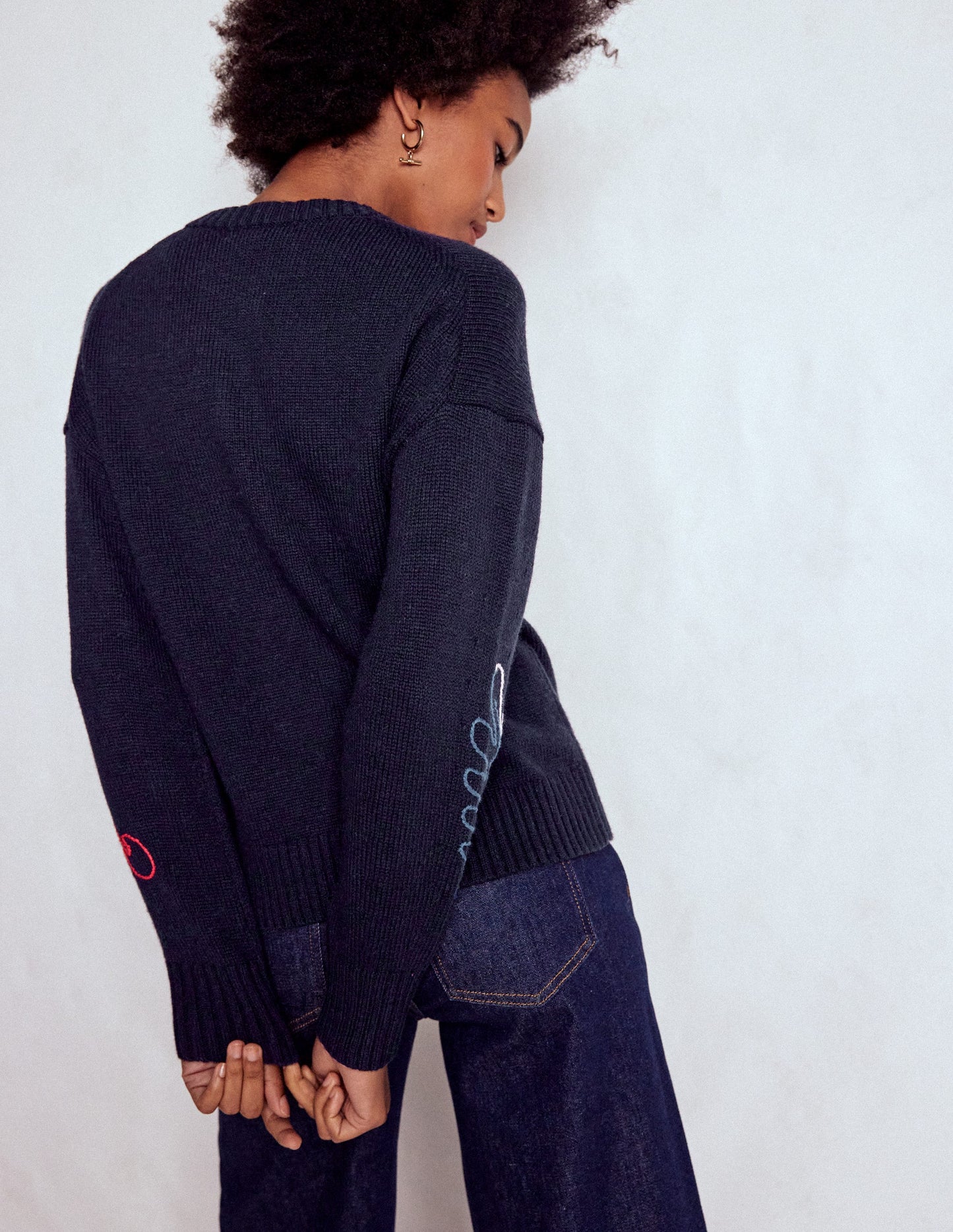 Natalie Strickjacke mit Stickerei-Navy, Stickerei