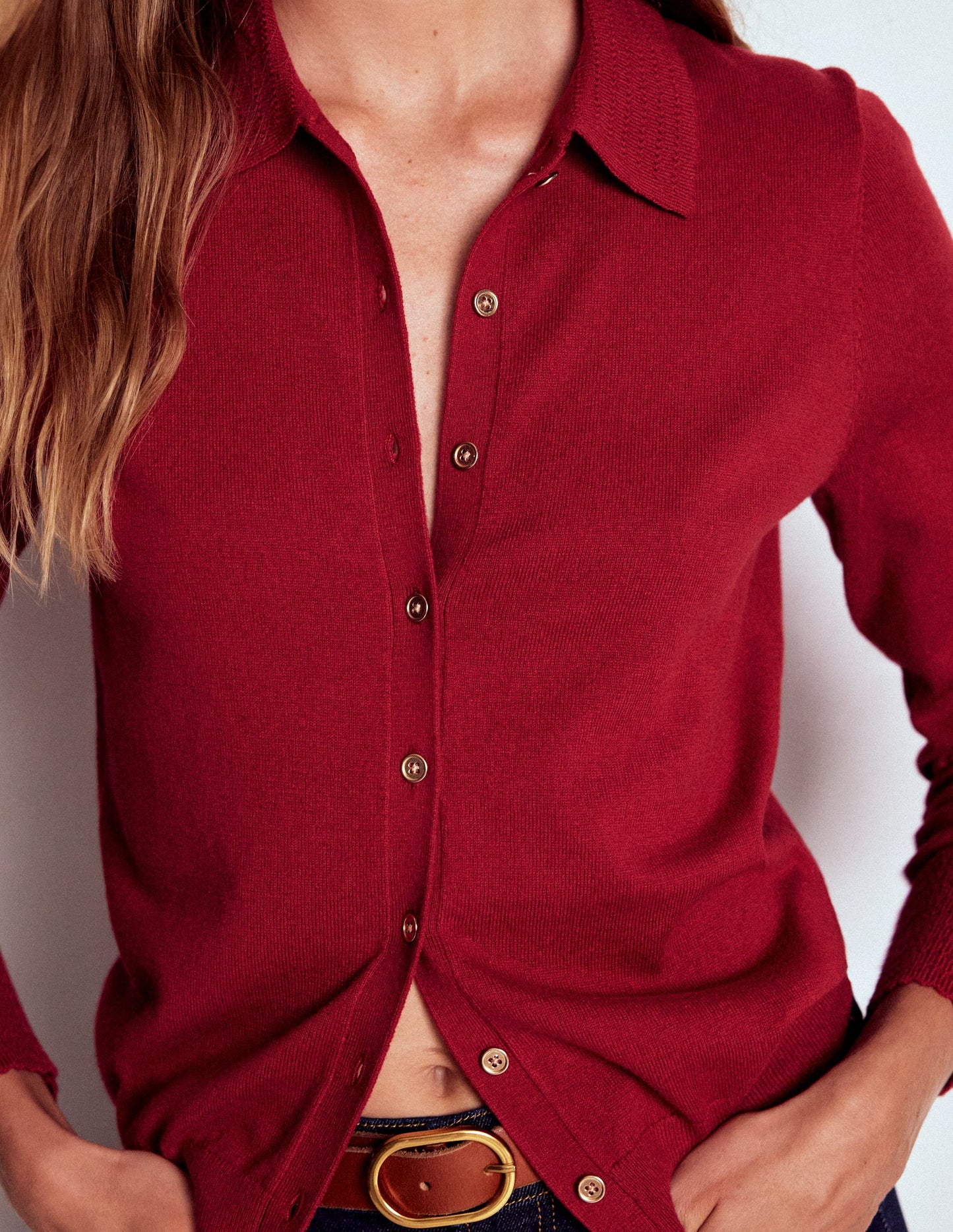 Briony Strickjacke mit Ziernähten-Rot Lakritz