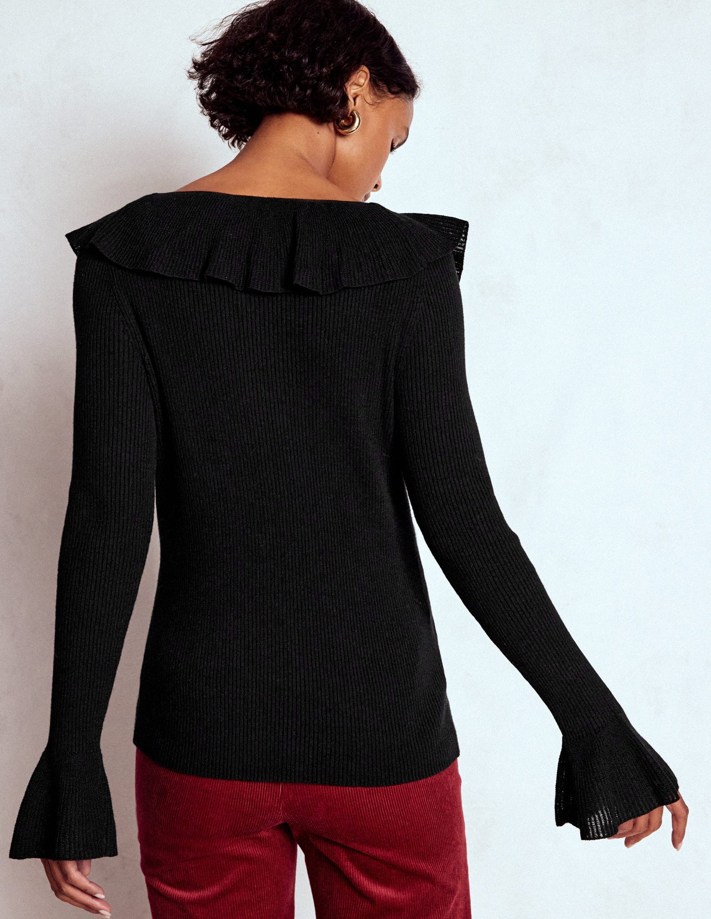 Pull côtelé à col tunisien et volants-Noir