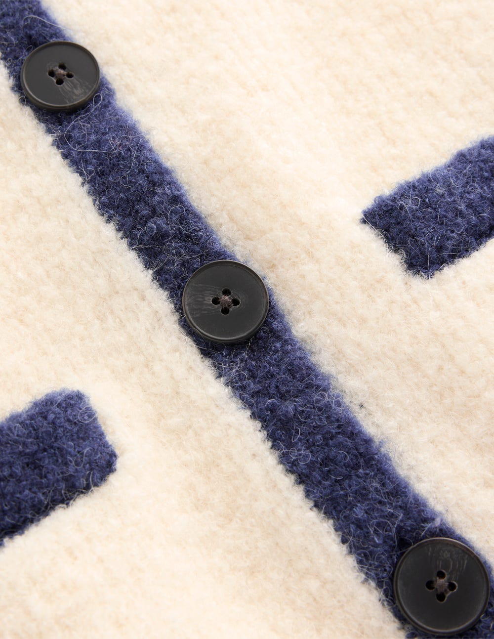 Holly Bouclé-Strickjacke-Warmes Naturweiß, Bouclé